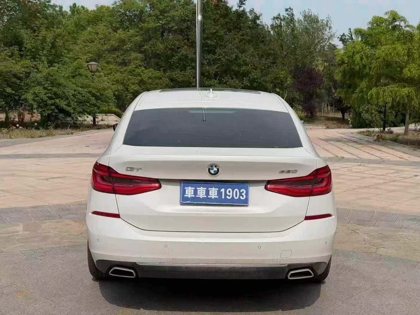 宝马6系 后面外观一