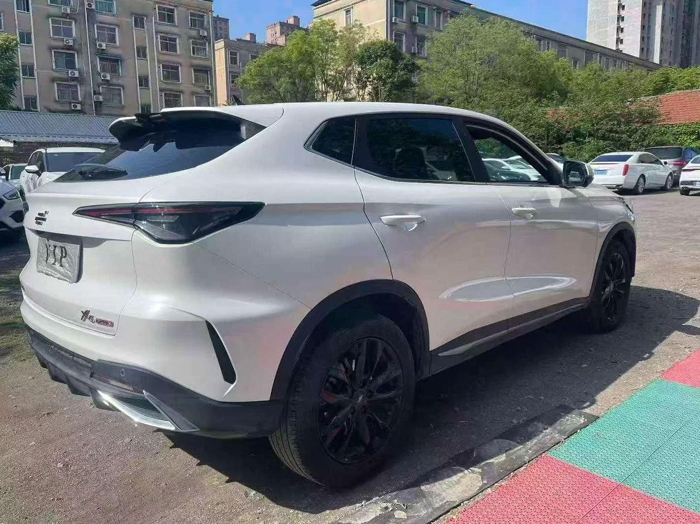 长安汽车欧尚 后面外观一