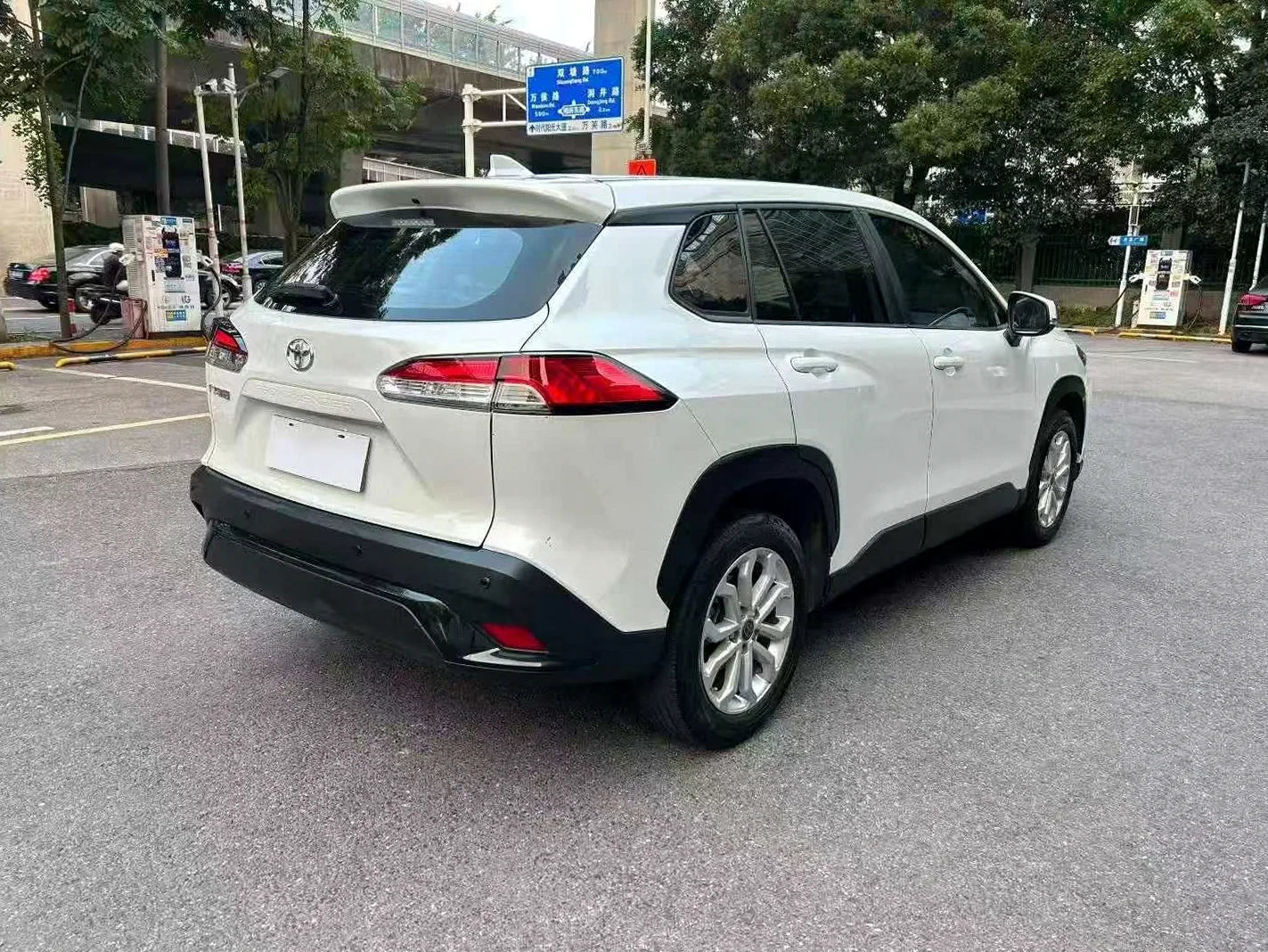 丰田锋兰达 后面外观三