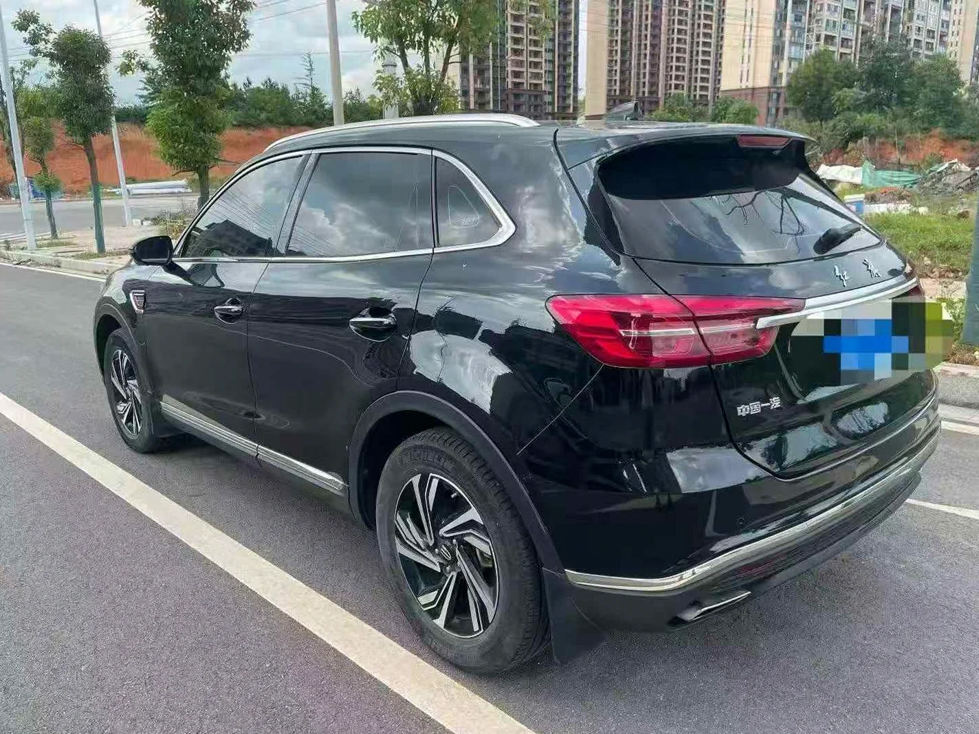 红旗HS5 后面外观一
