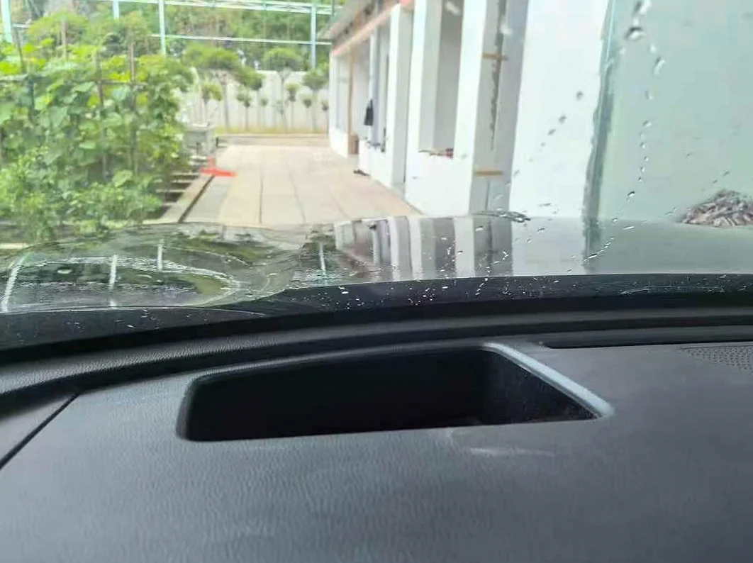 红旗HS5 后面外观三