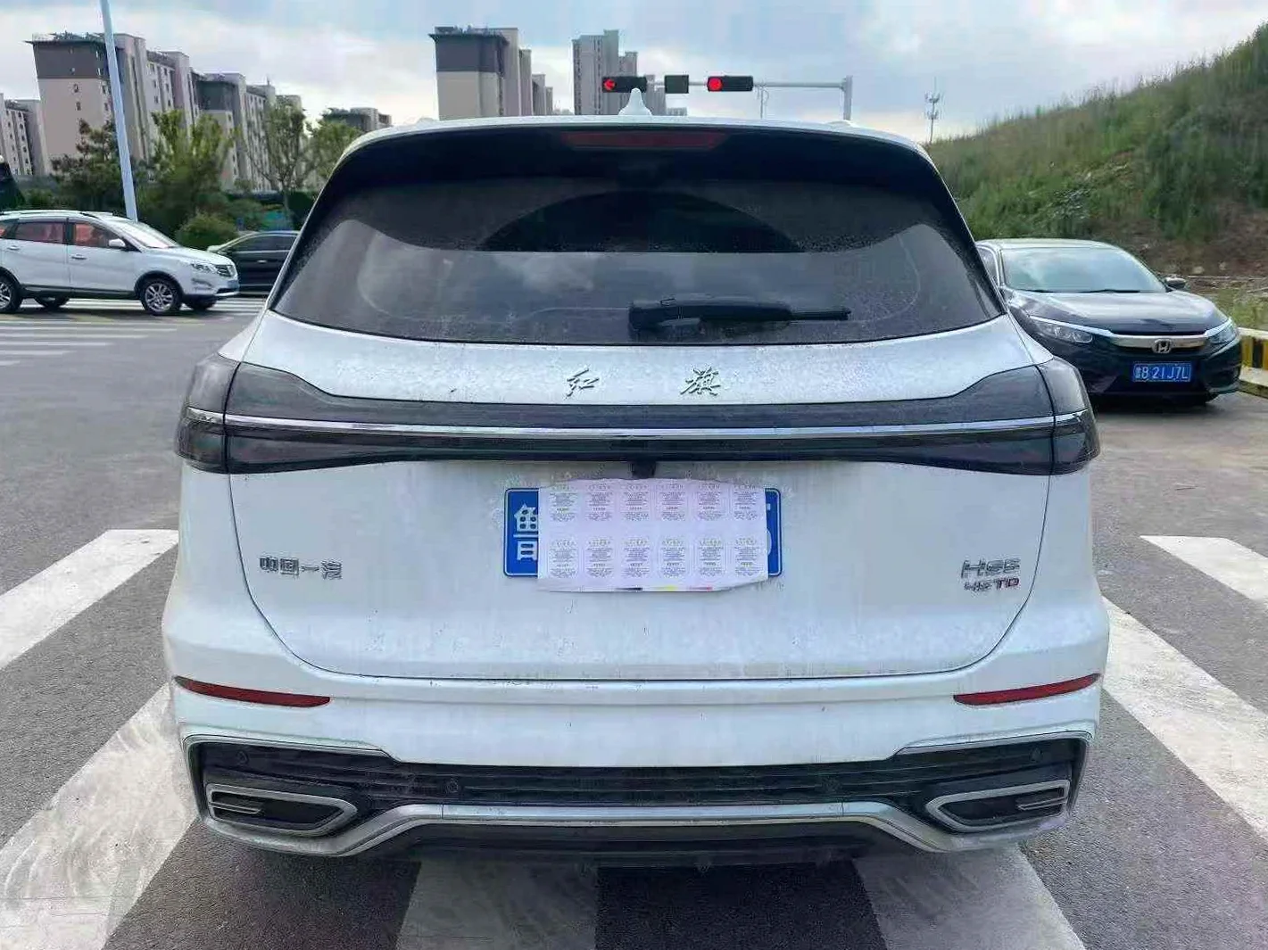 红旗HS5 后面外观一