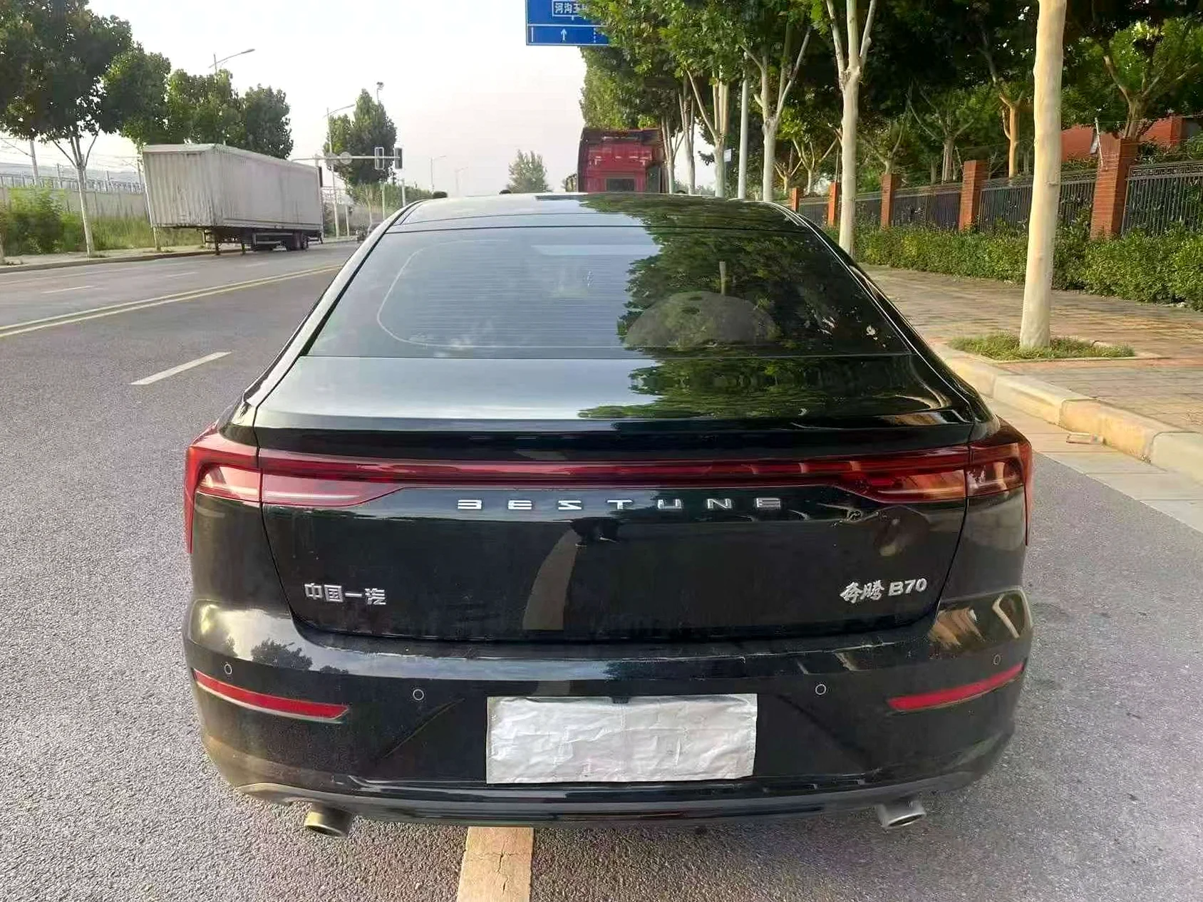 奔腾B70 后面外观二