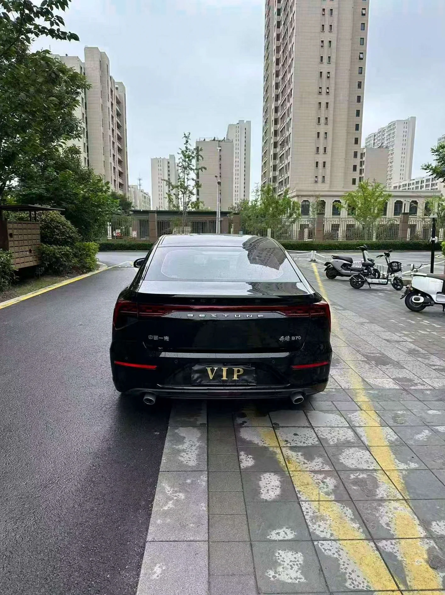 奔腾B70 后面外观一