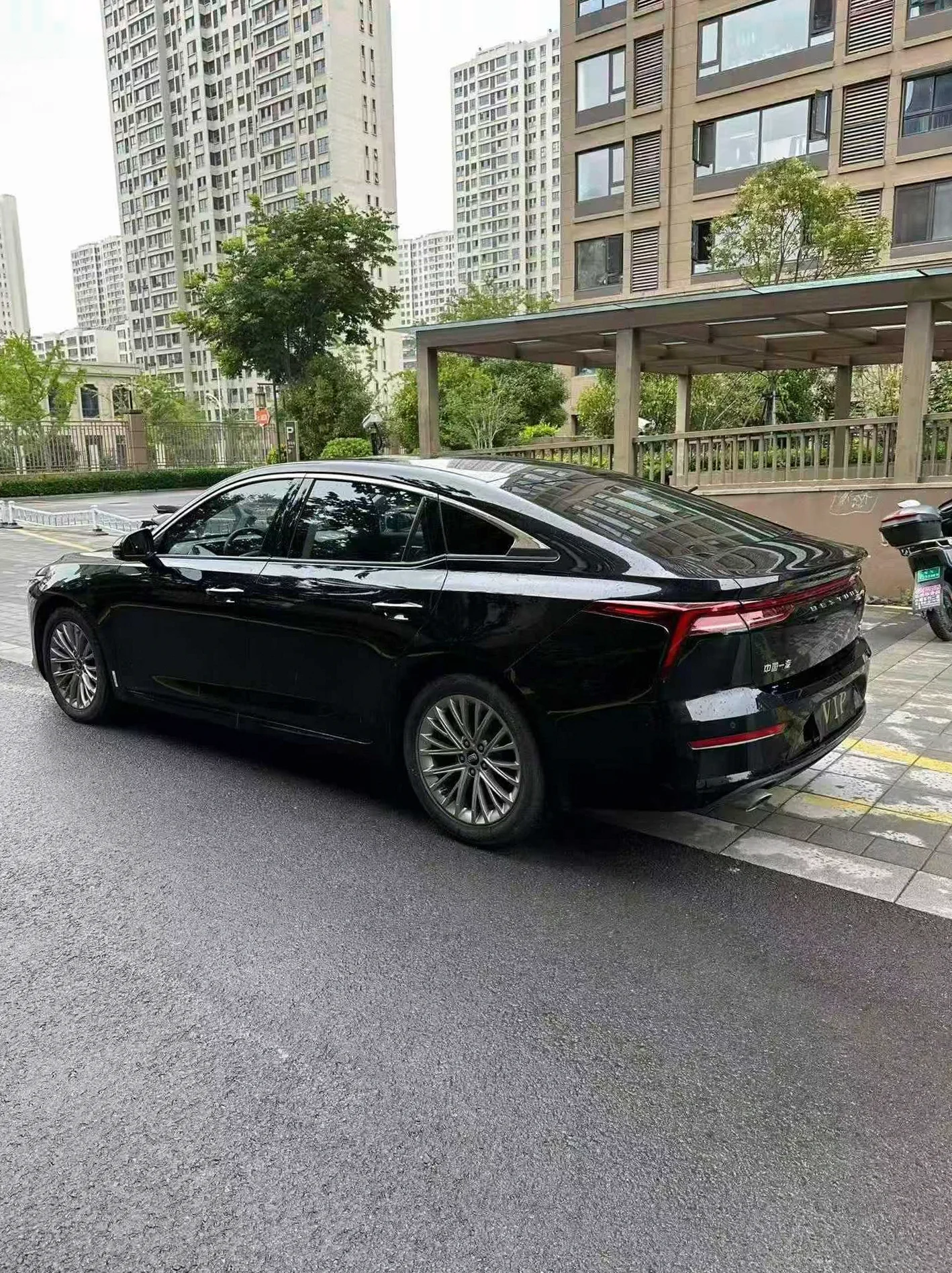 奔腾B70 后面外观三