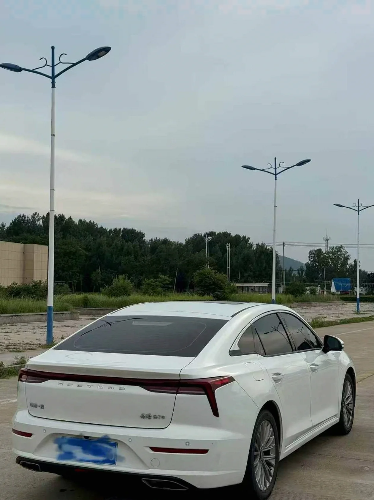 奔腾B70 后面外观三