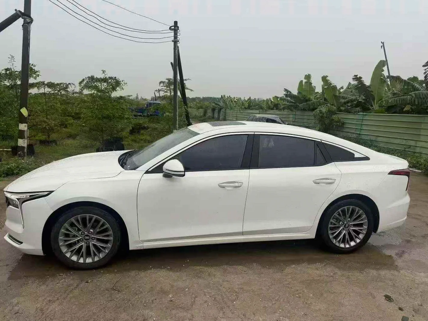 奔腾B70 后面外观一