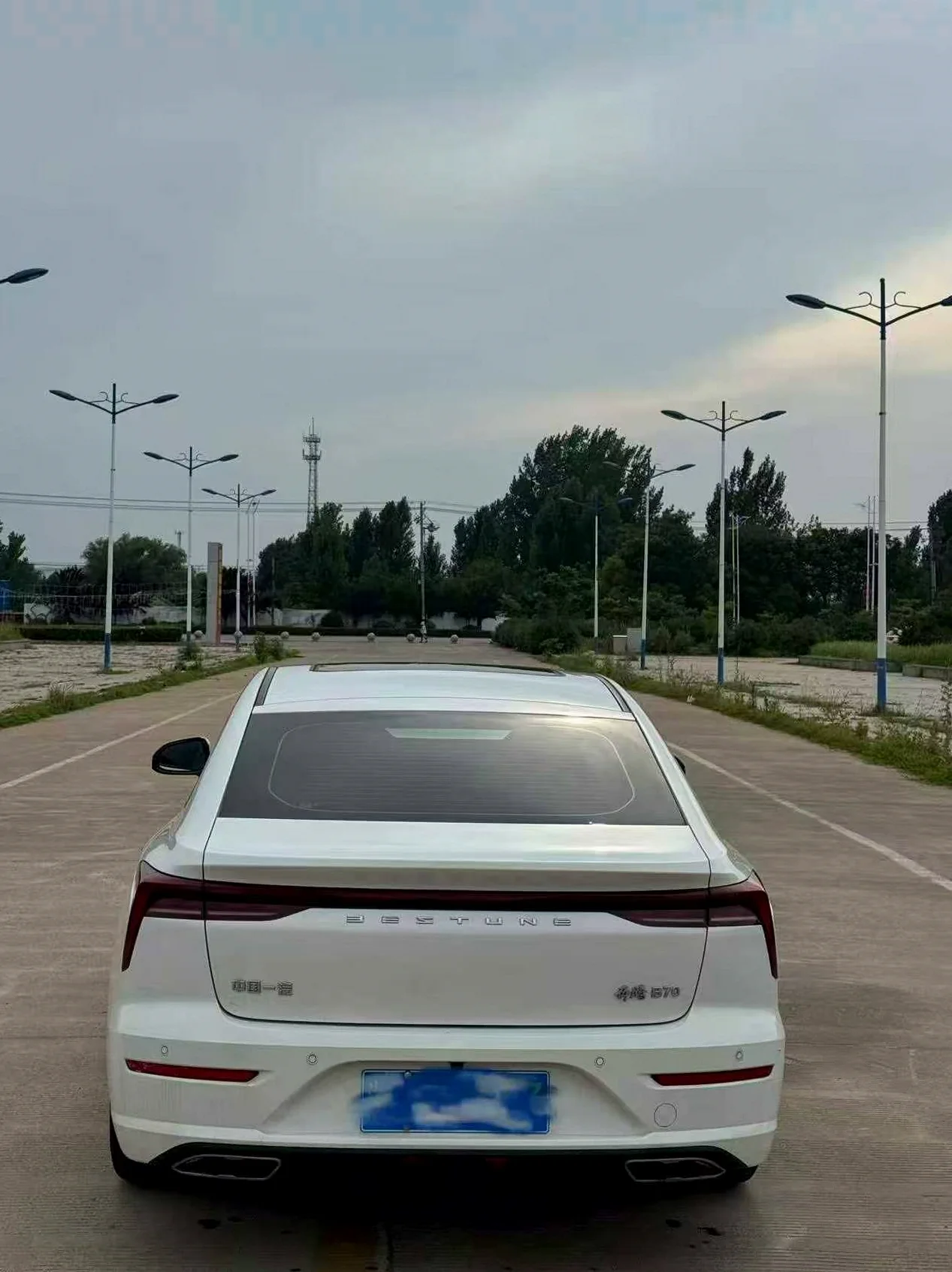 奔腾B70 后面外观二