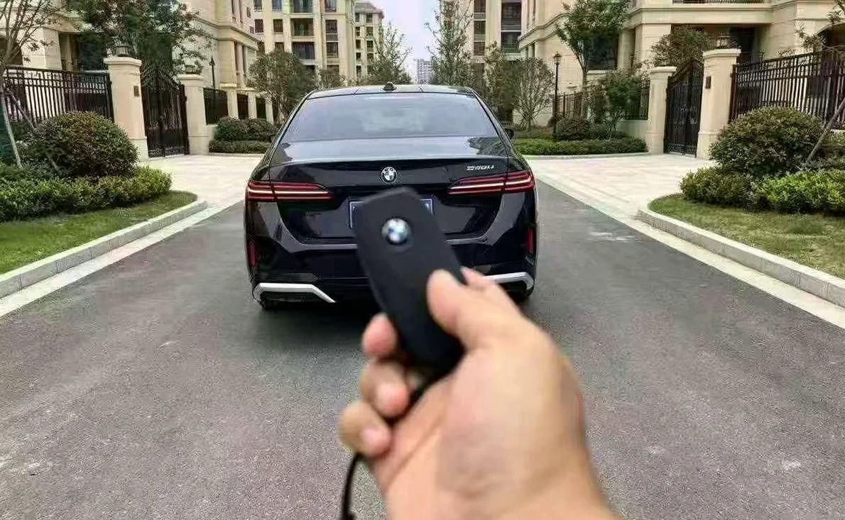 宝马5系 后面外观一