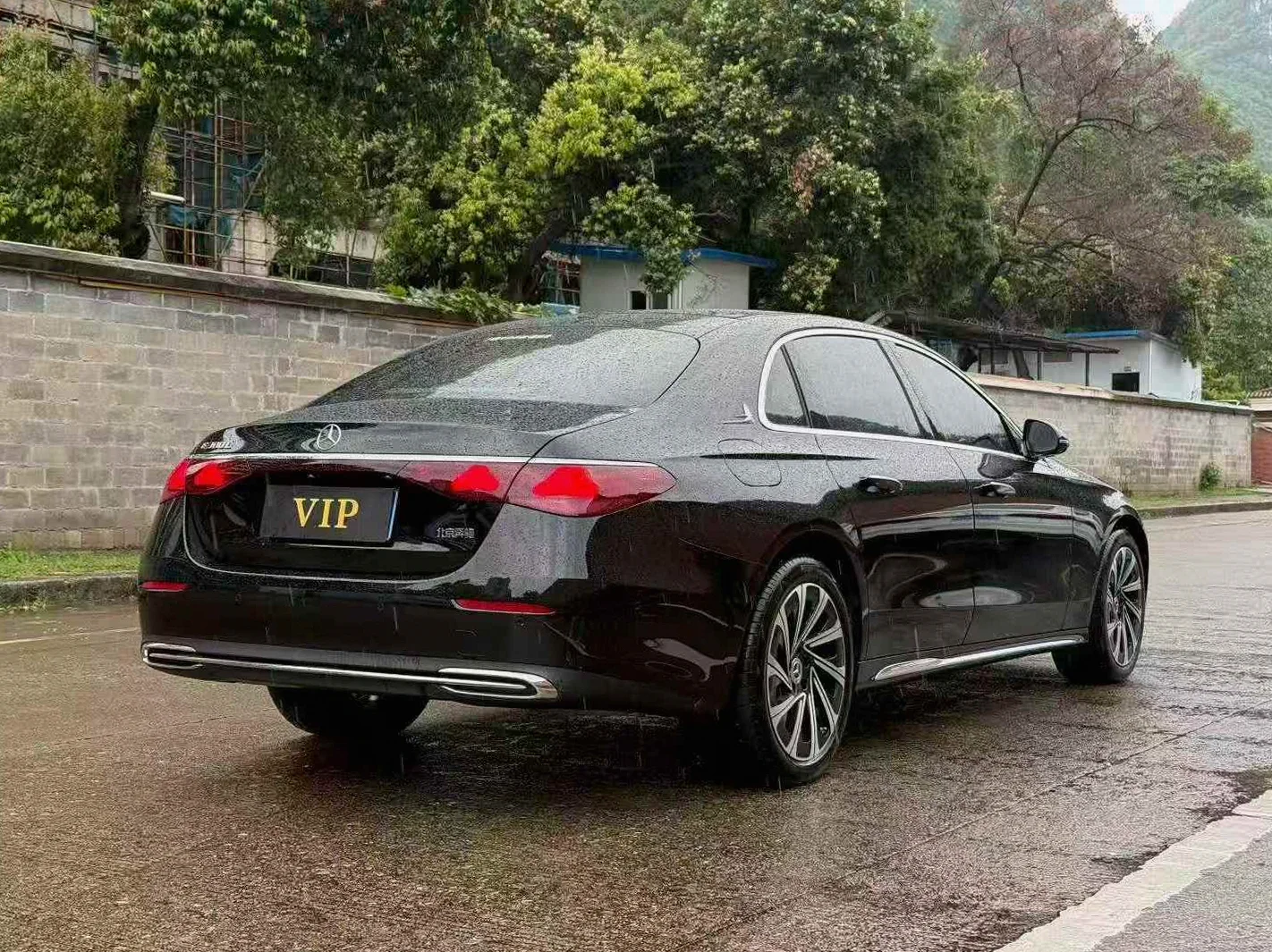 奔驰E 后面外观三