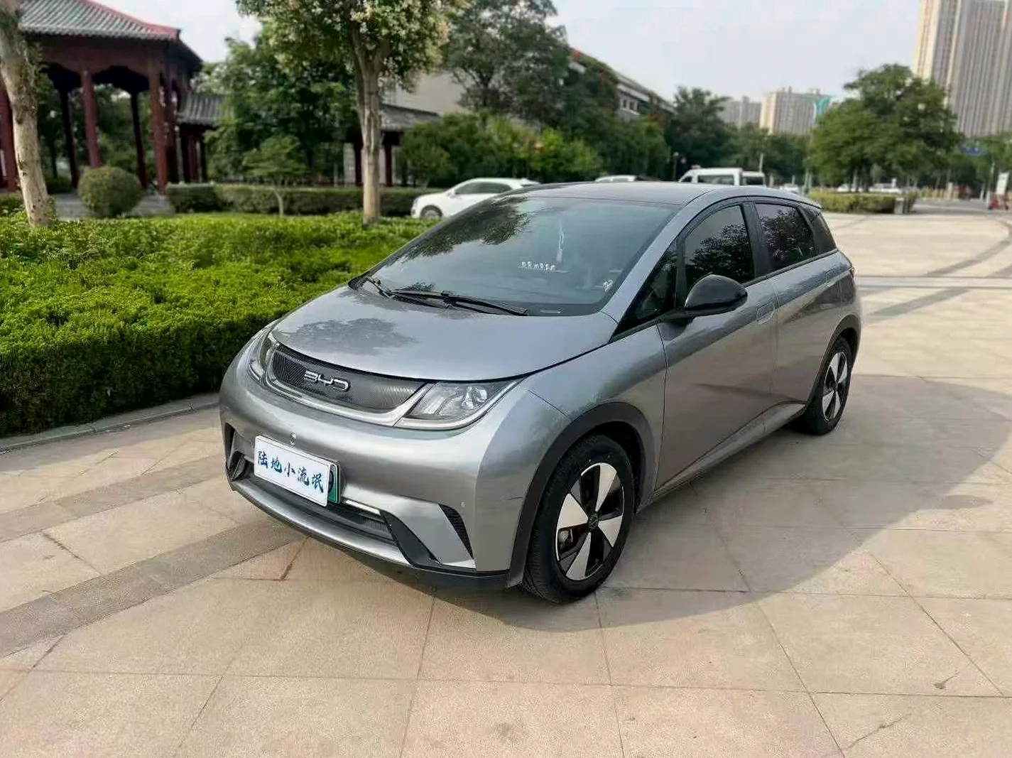 比亚迪海豚 正面外观三