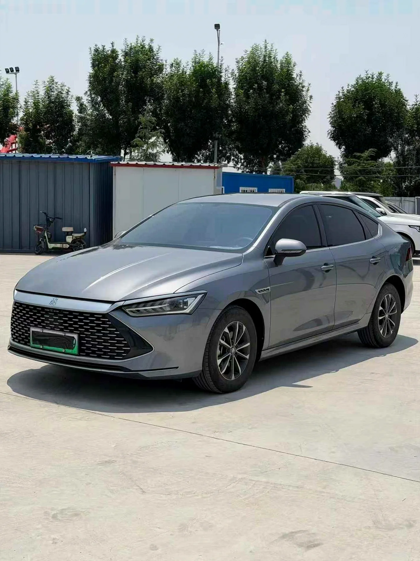 比亚迪秦 正面外观三