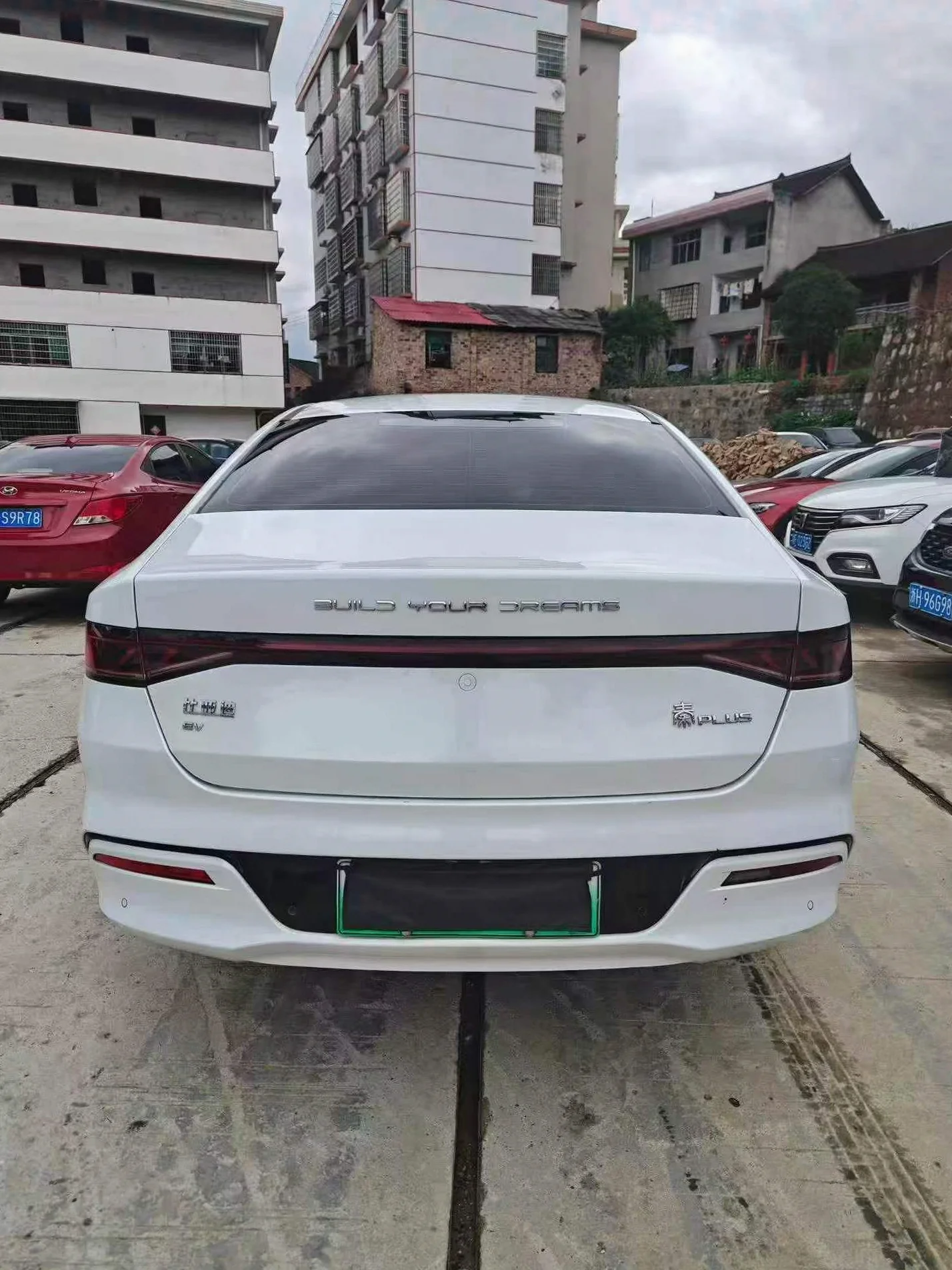 比亚迪秦 后面外观二