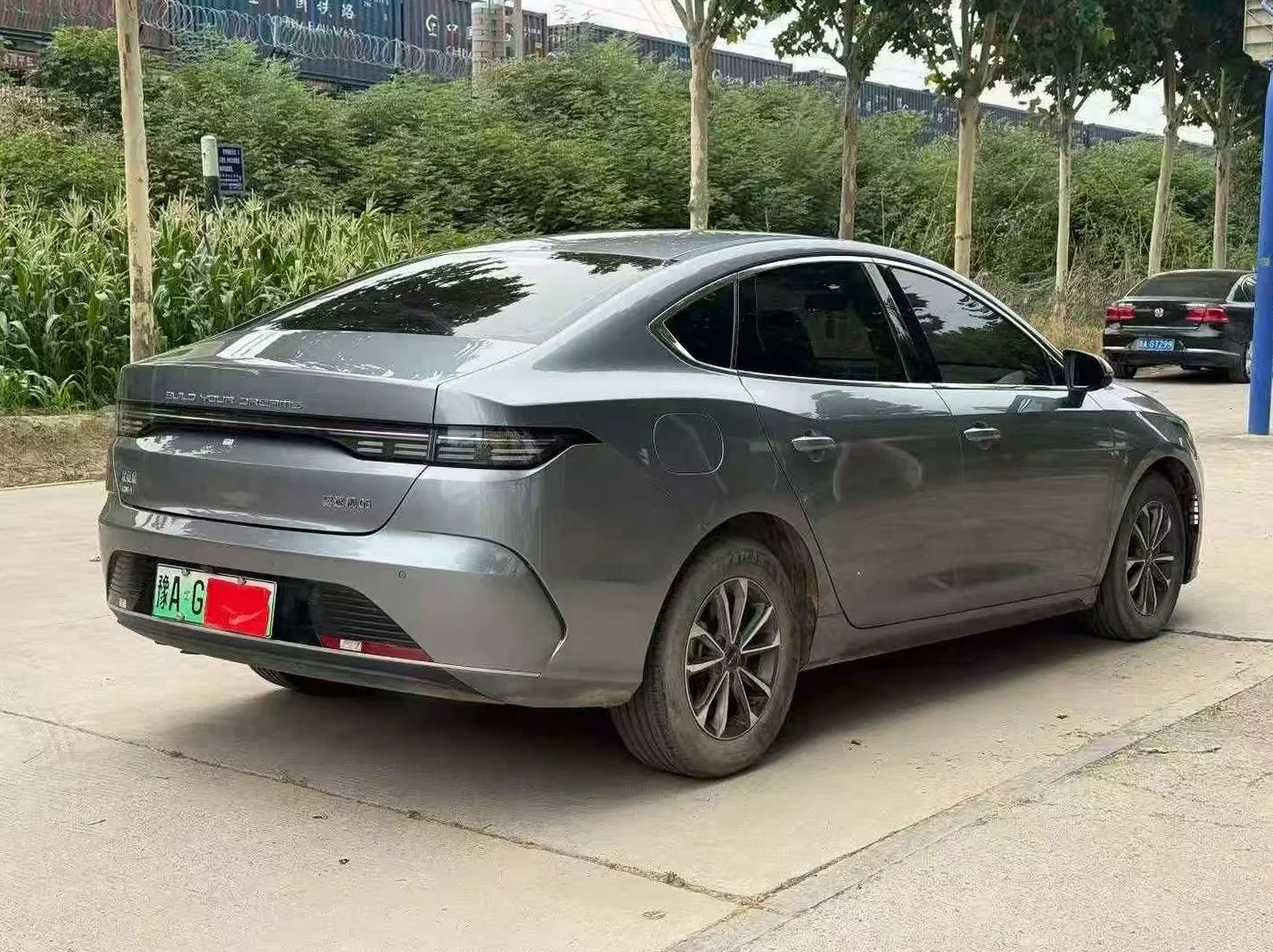 比亚迪驱逐舰 后面外观三