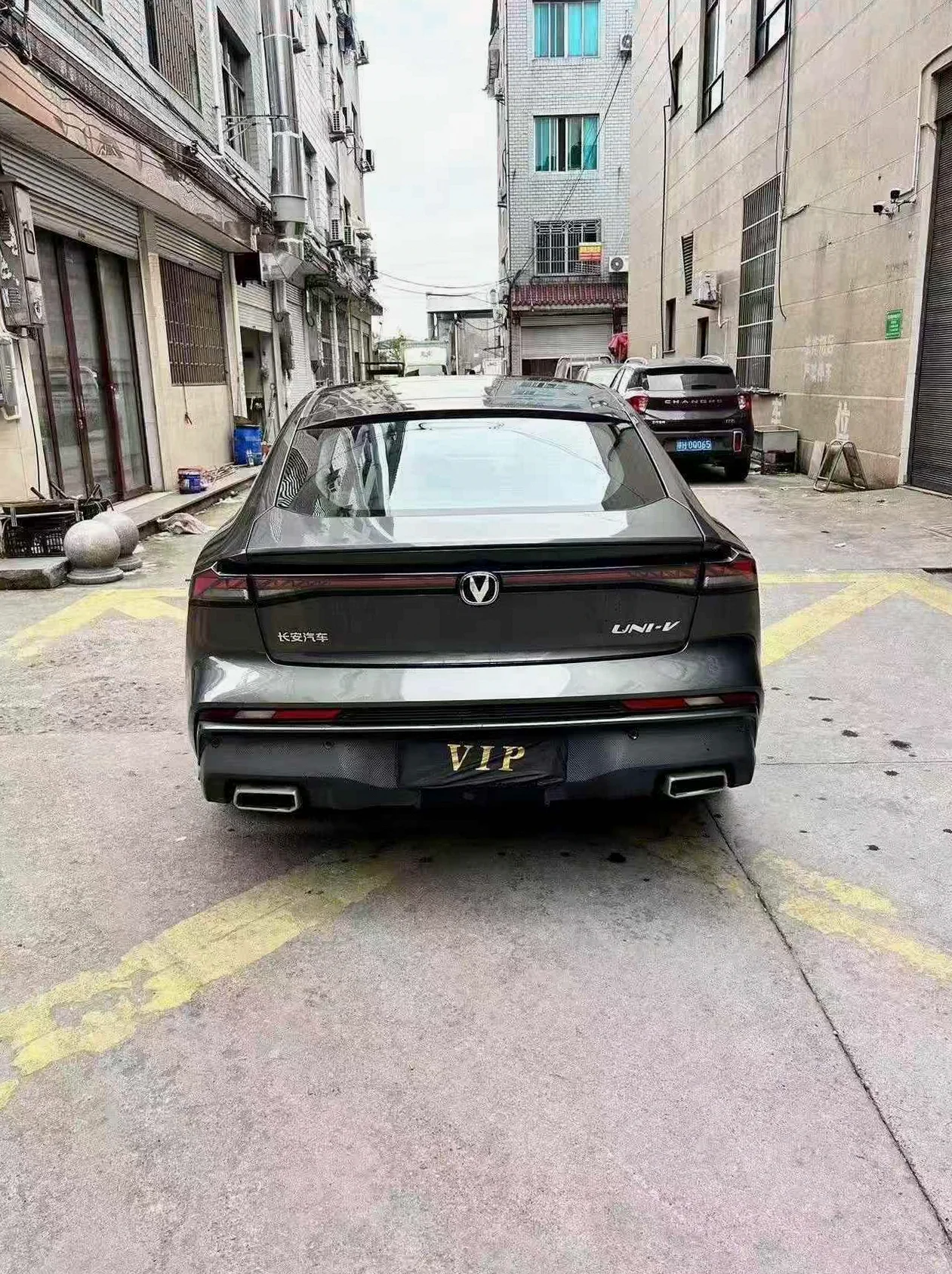 长安汽车UNiV 后面外观一