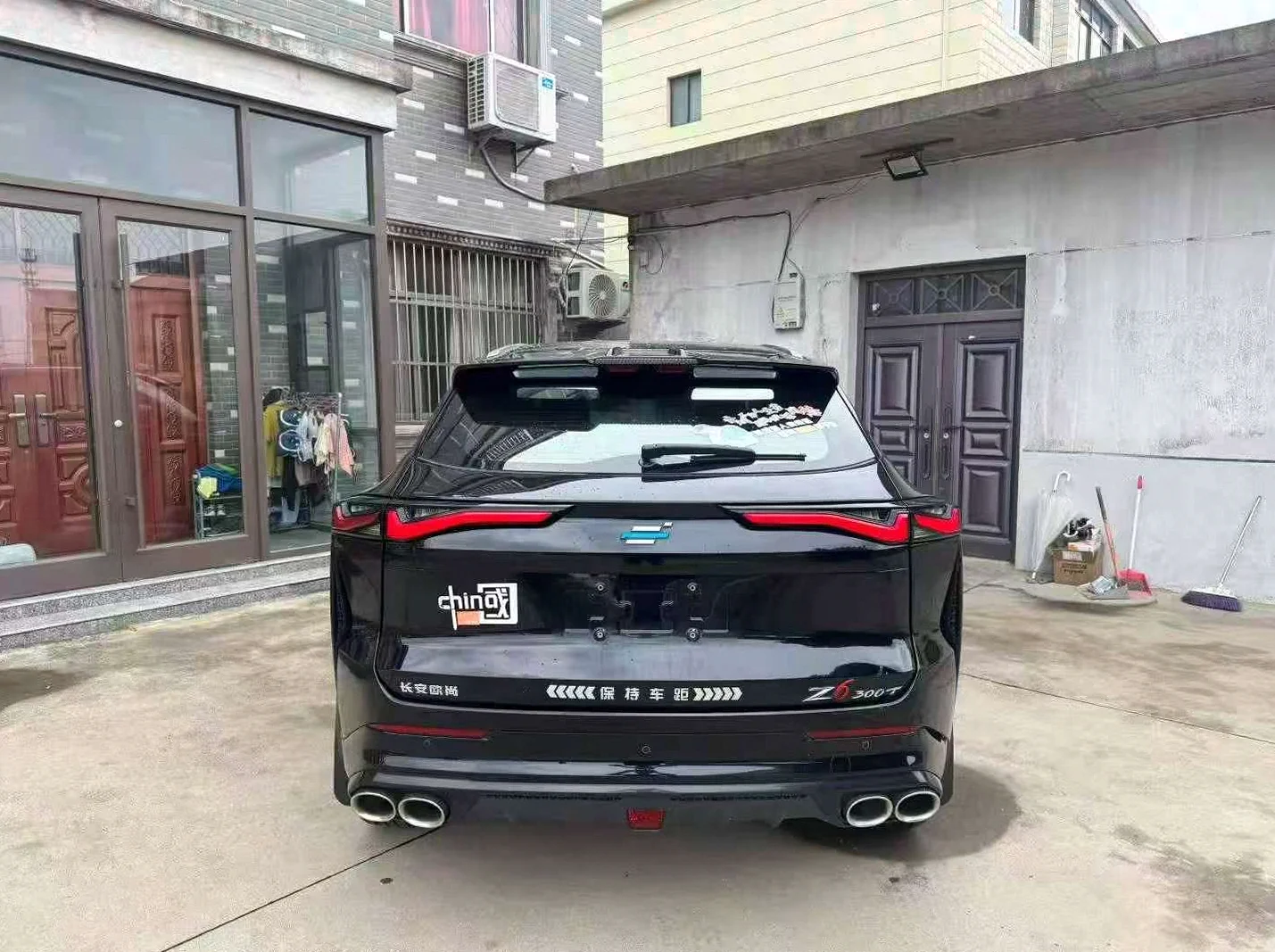 长安汽车欧尚 后面外观一