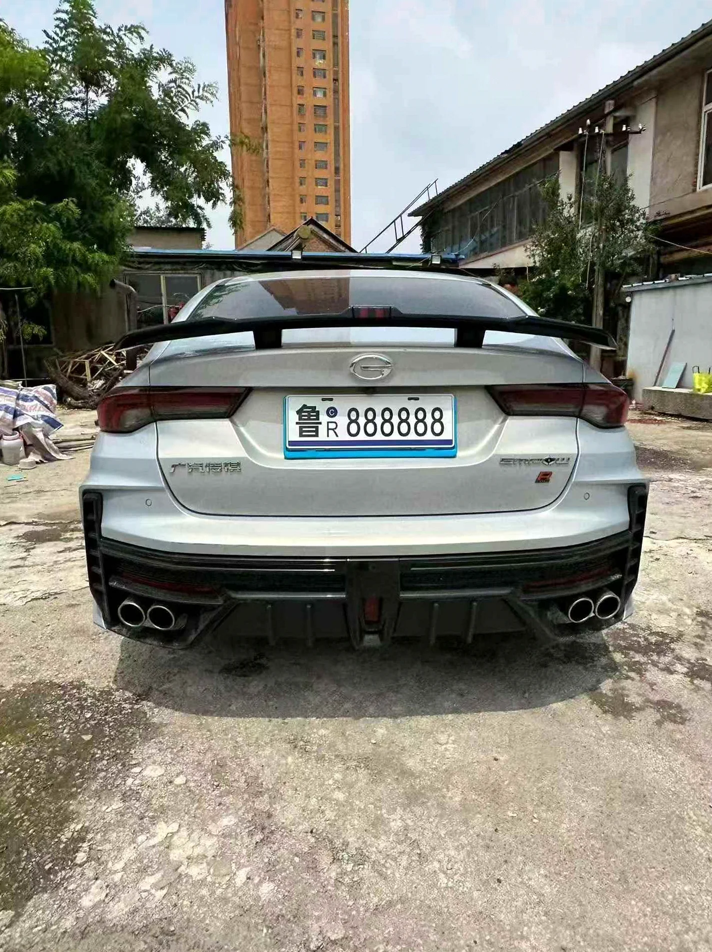 传祺影豹 后面外观一