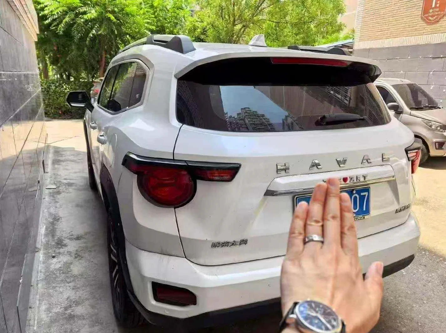 哈弗大狗 后面外观一