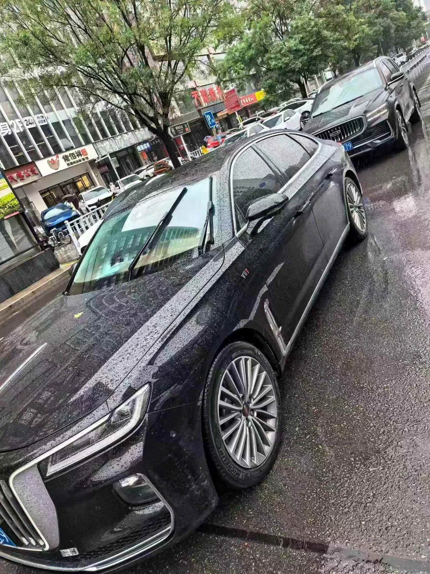 红旗H9 正面外观二