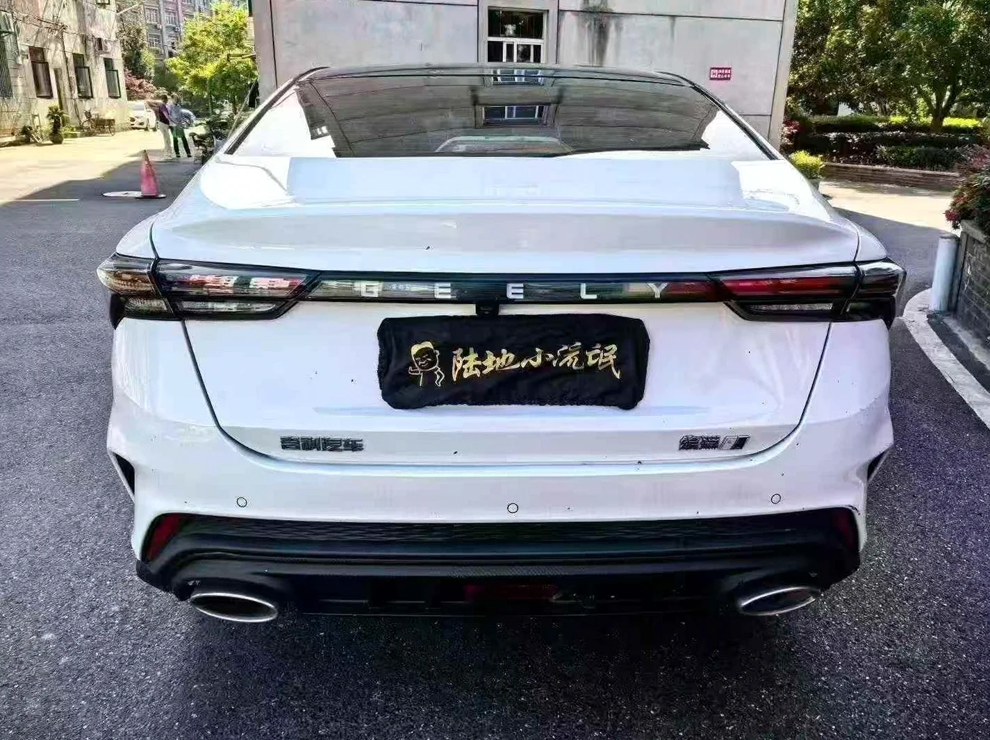 吉利缤瑞 后面外观一