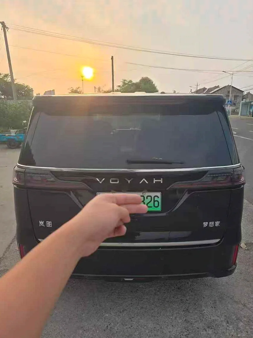 岚图汽车梦想家 驾驶室