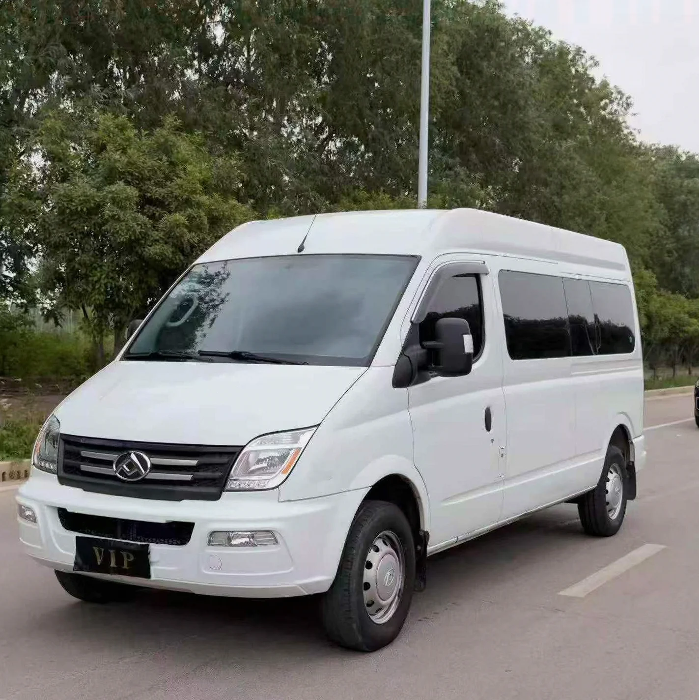 大通V80 正面外观三
