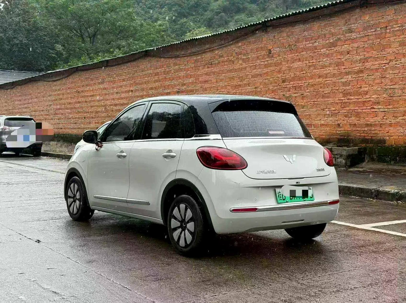 五菱汽车缤果 后面外观一
