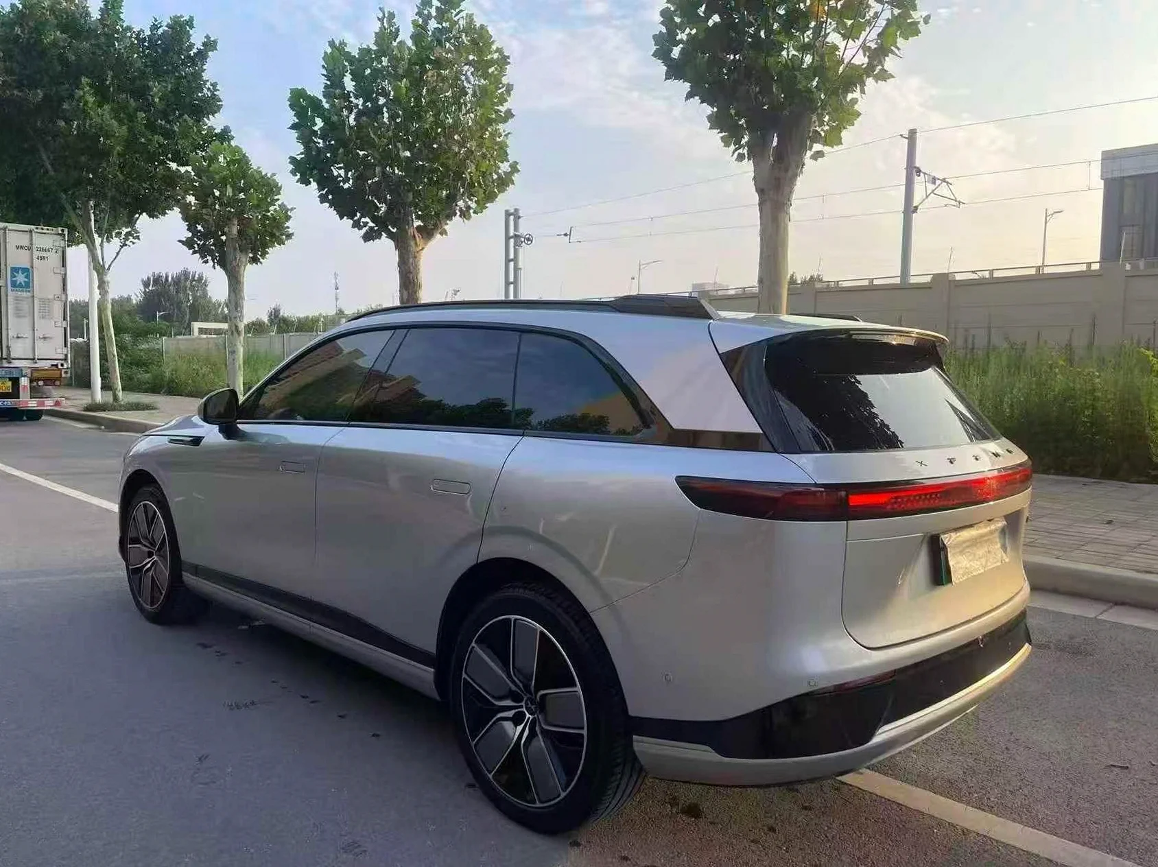 小鹏汽车G9 后面外观一