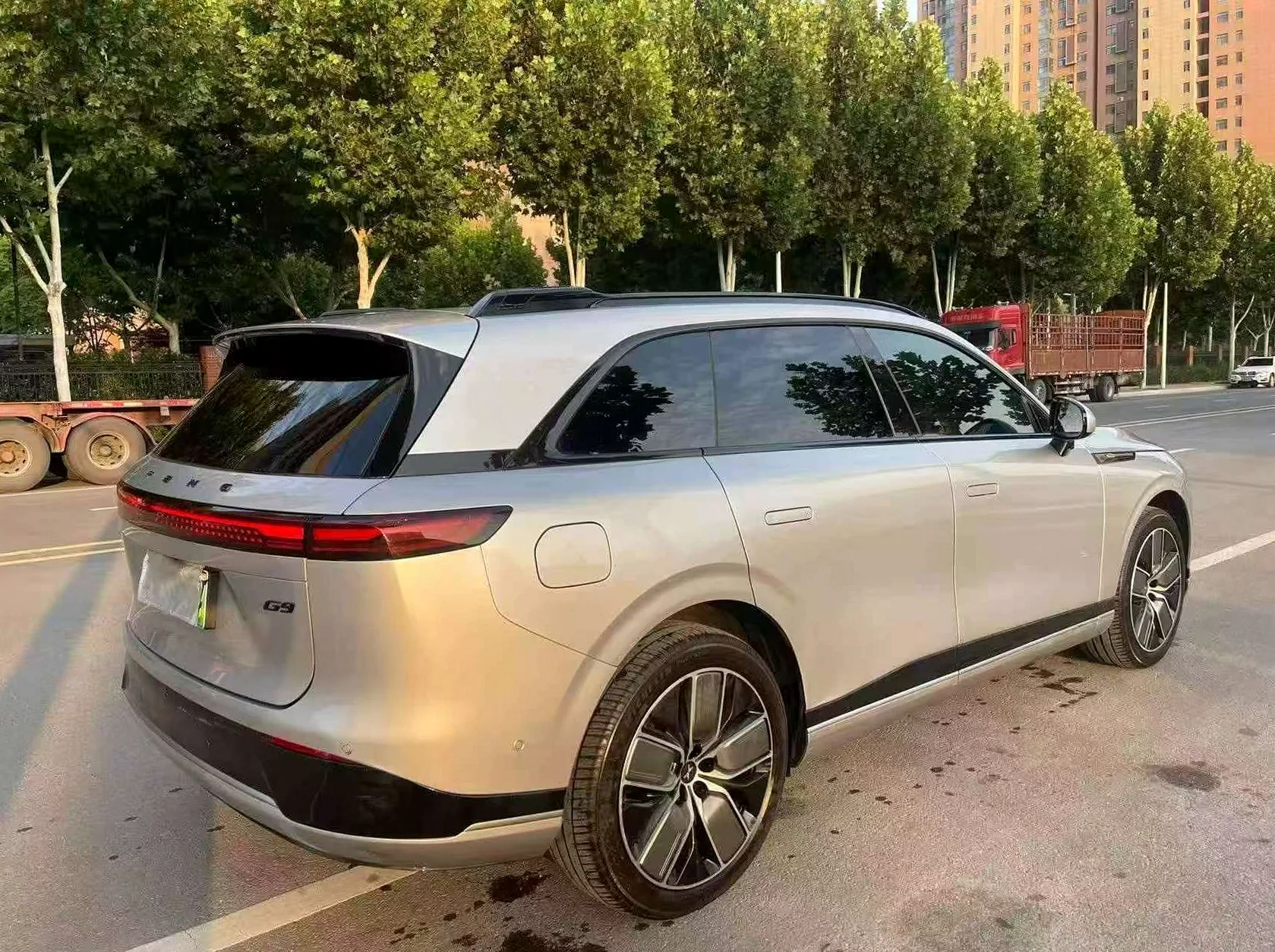 小鹏汽车G9 后面外观三