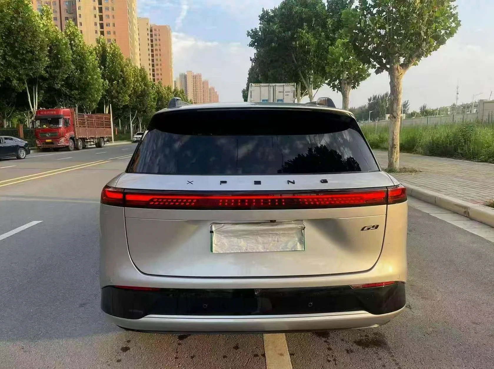 小鹏汽车G9 后面外观二