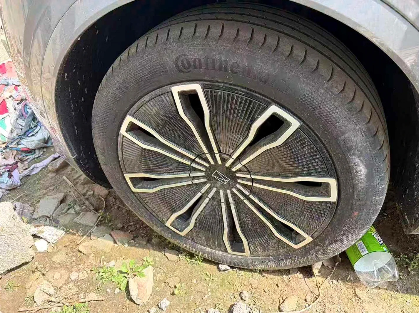 阿维塔07 后面外观一