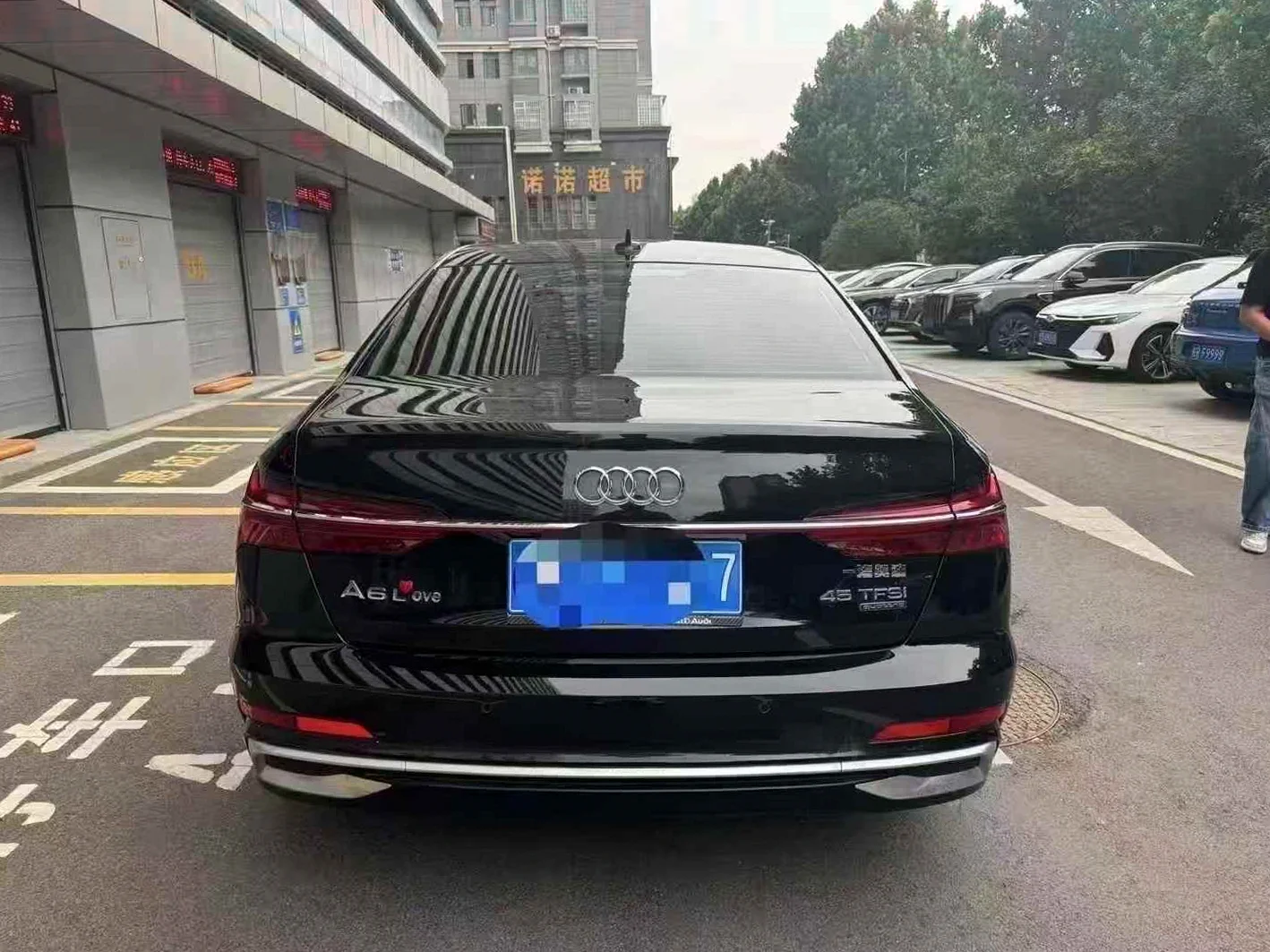 奥迪A6L 内饰后排