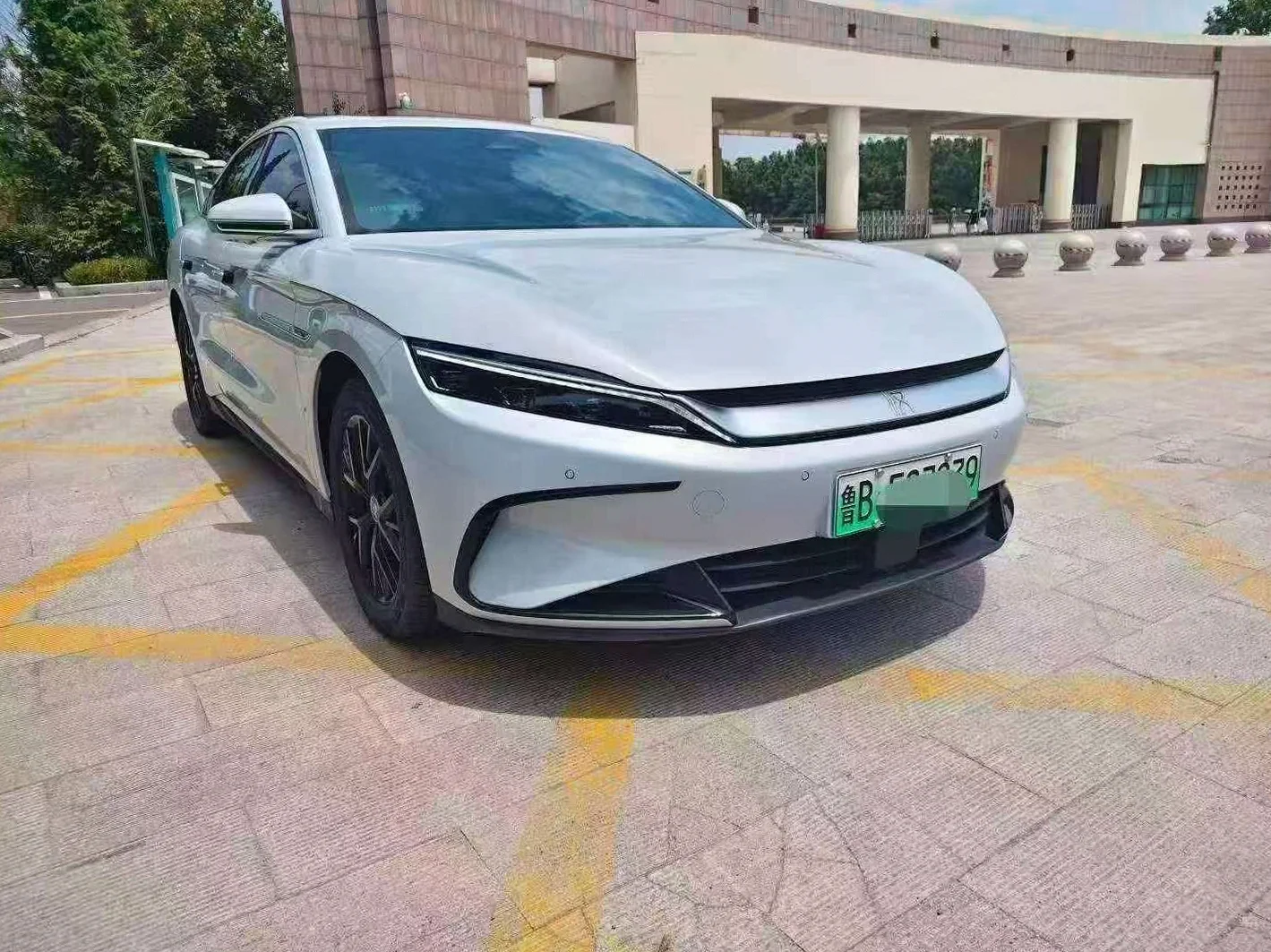 比亚迪汉 后面外观二