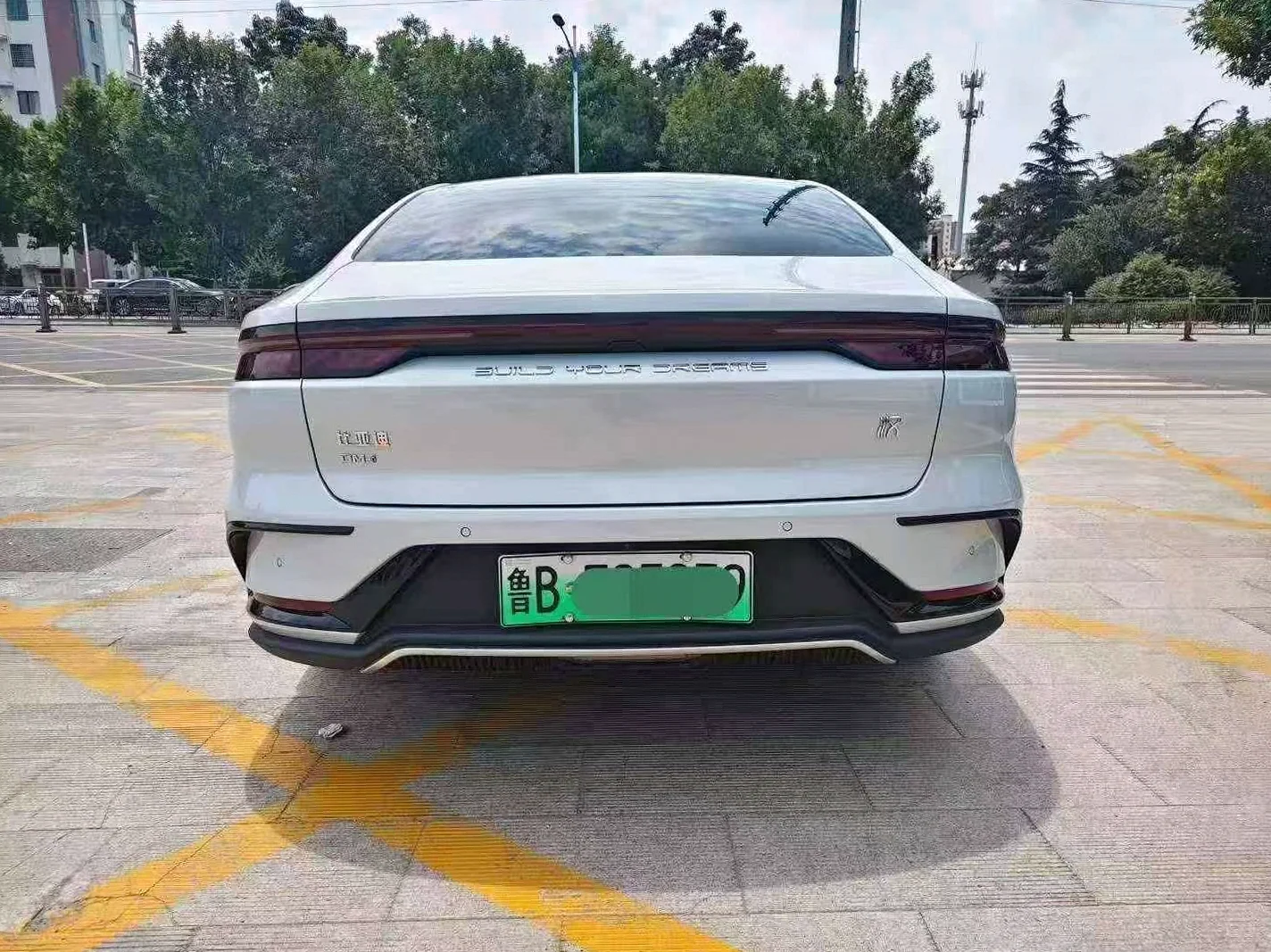 比亚迪汉 正面外观二