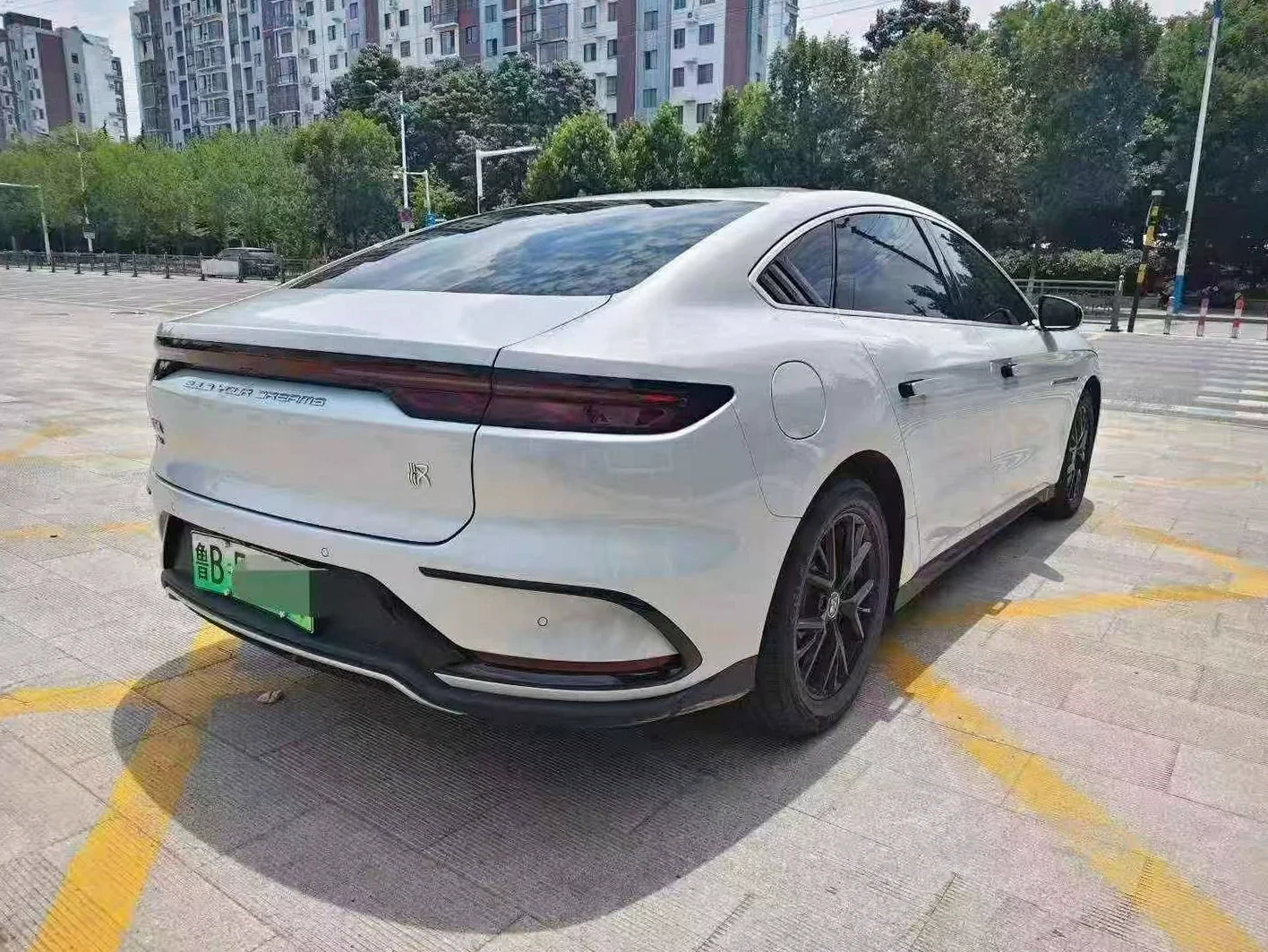 比亚迪汉 后面外观三