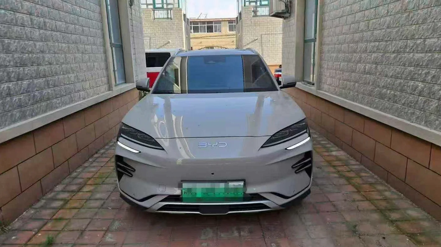 比亚迪宋PLUS 正面外观二