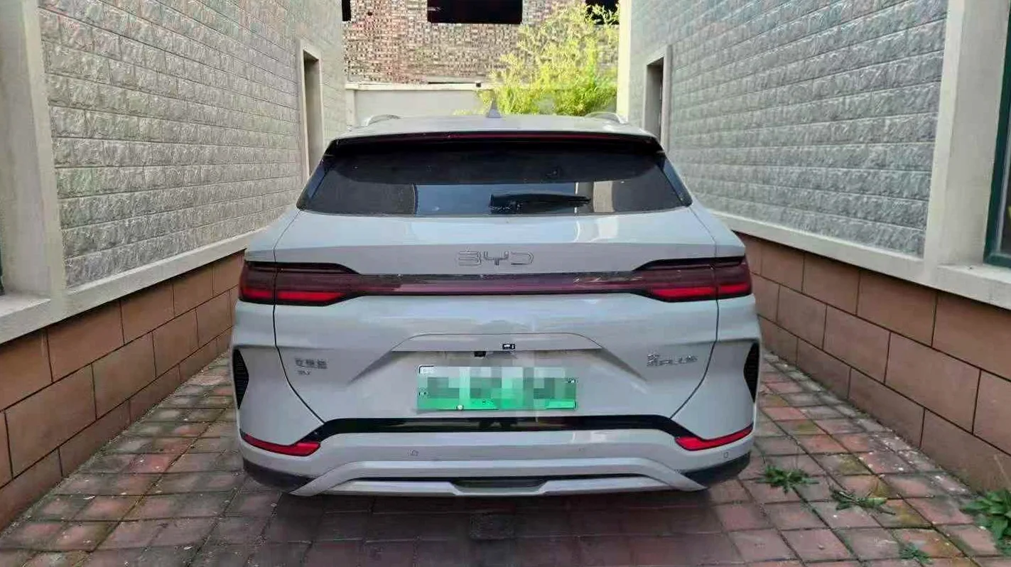 比亚迪宋PLUS 正面外观三