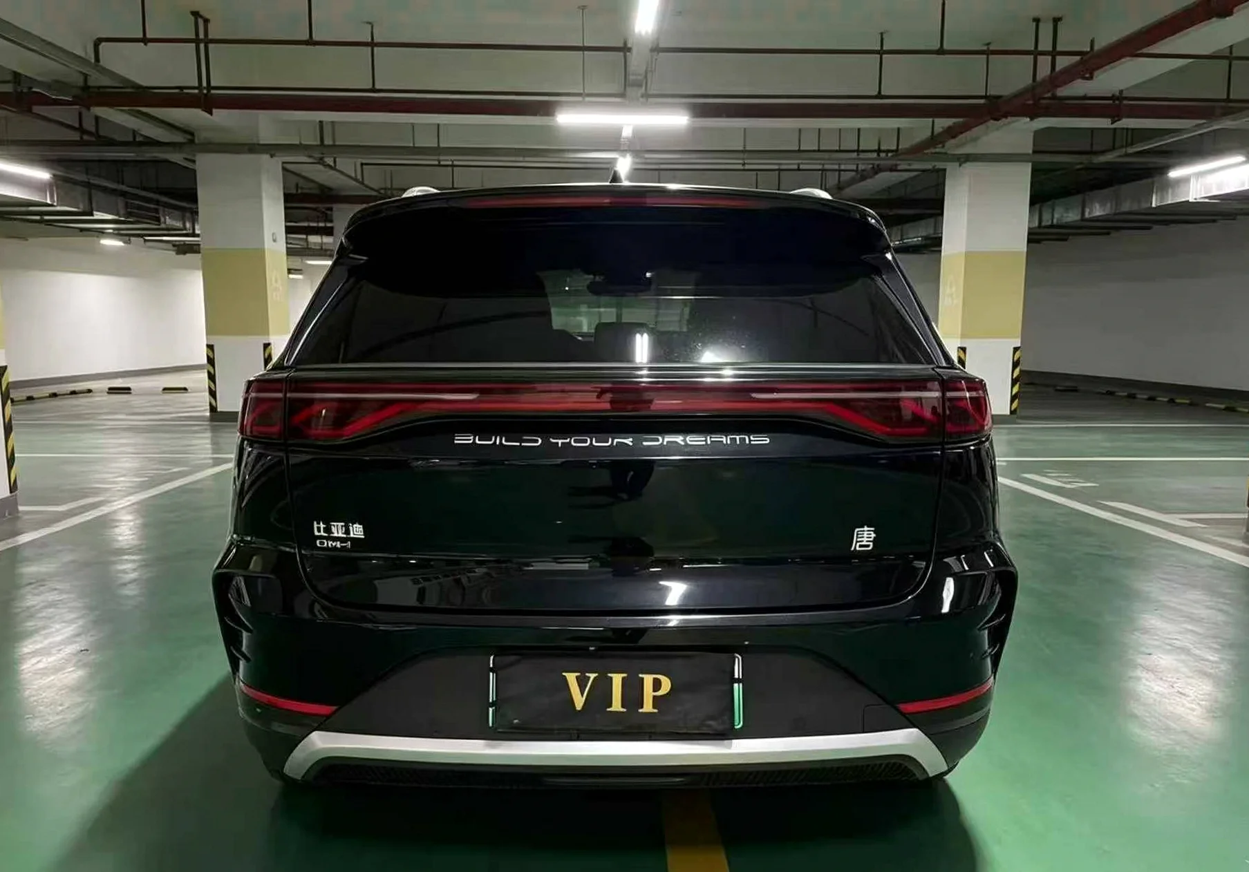 比亚迪唐 后面外观一