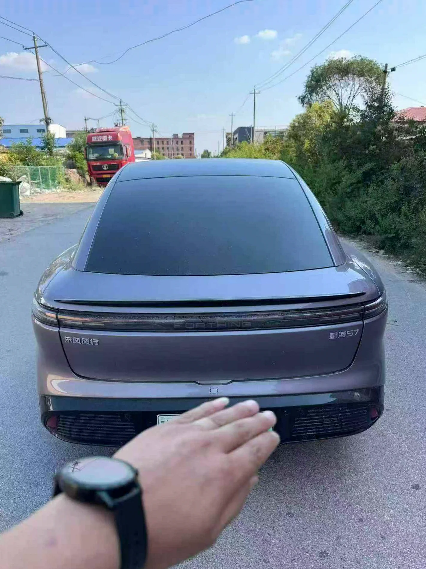 东风星海 后面外观一