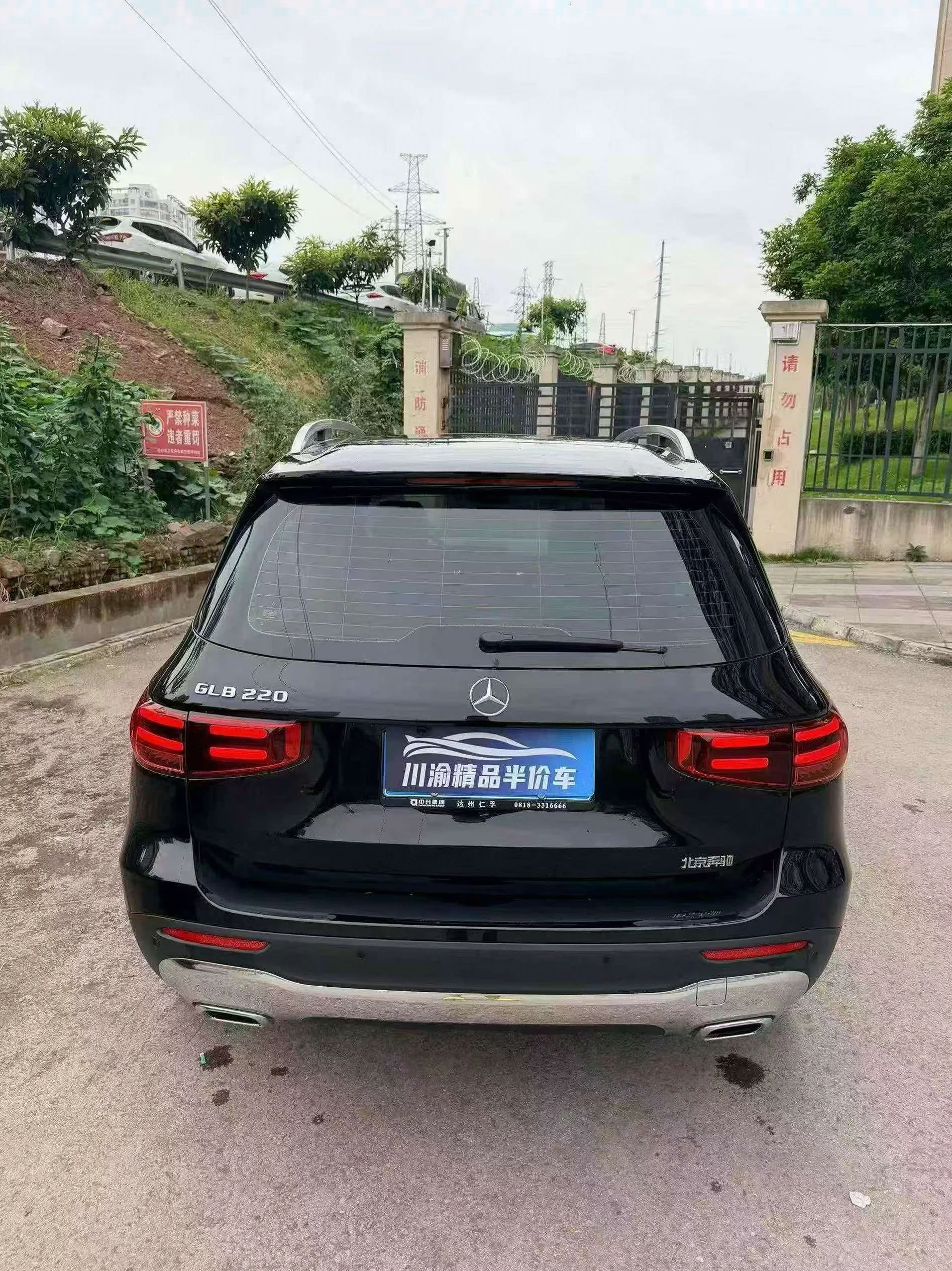 奔驰GLB 后面外观一