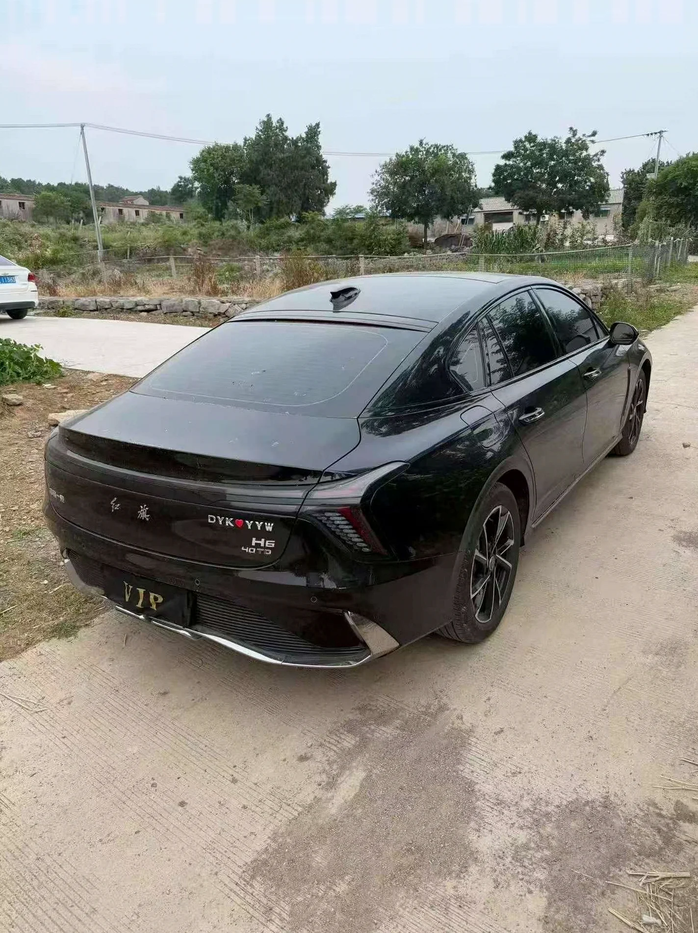 红旗H6 后面外观一