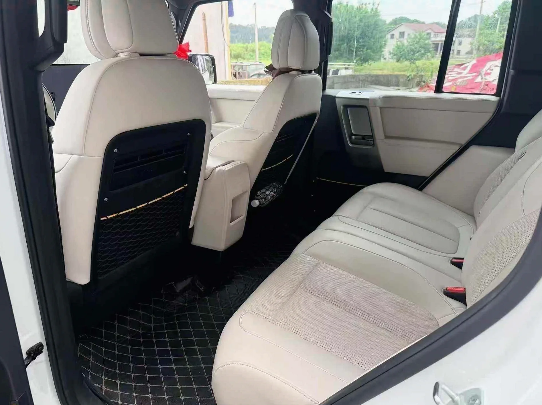 奇瑞ICAR 内饰后排