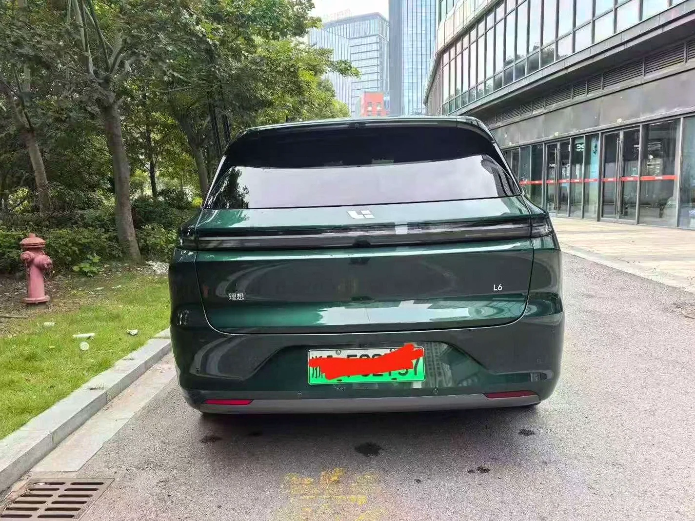 理想L6 后面外观二