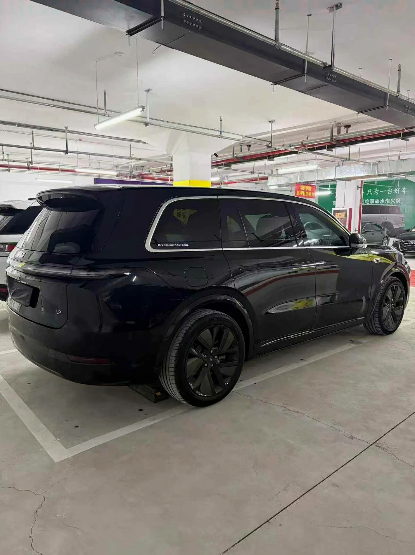 理想L9 后面外观三