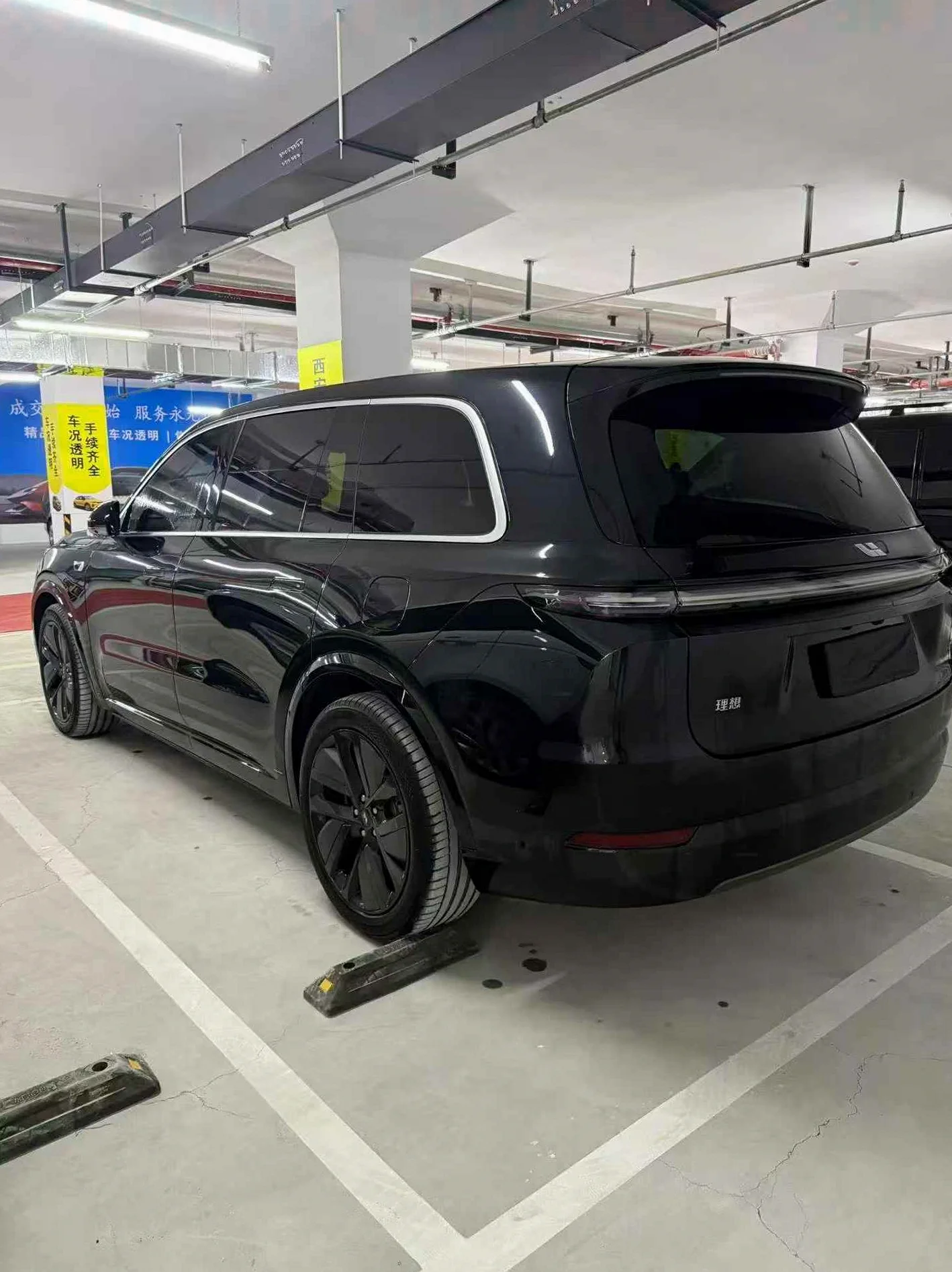 理想L9 后面外观二
