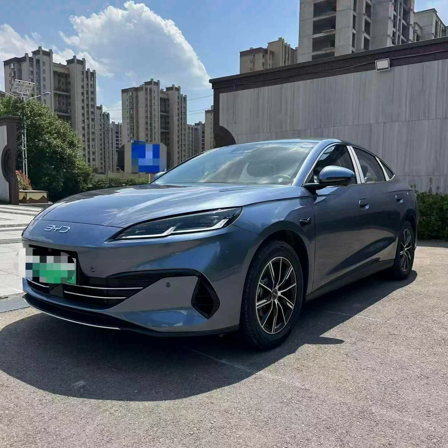 比亚迪海豹 正面外观三