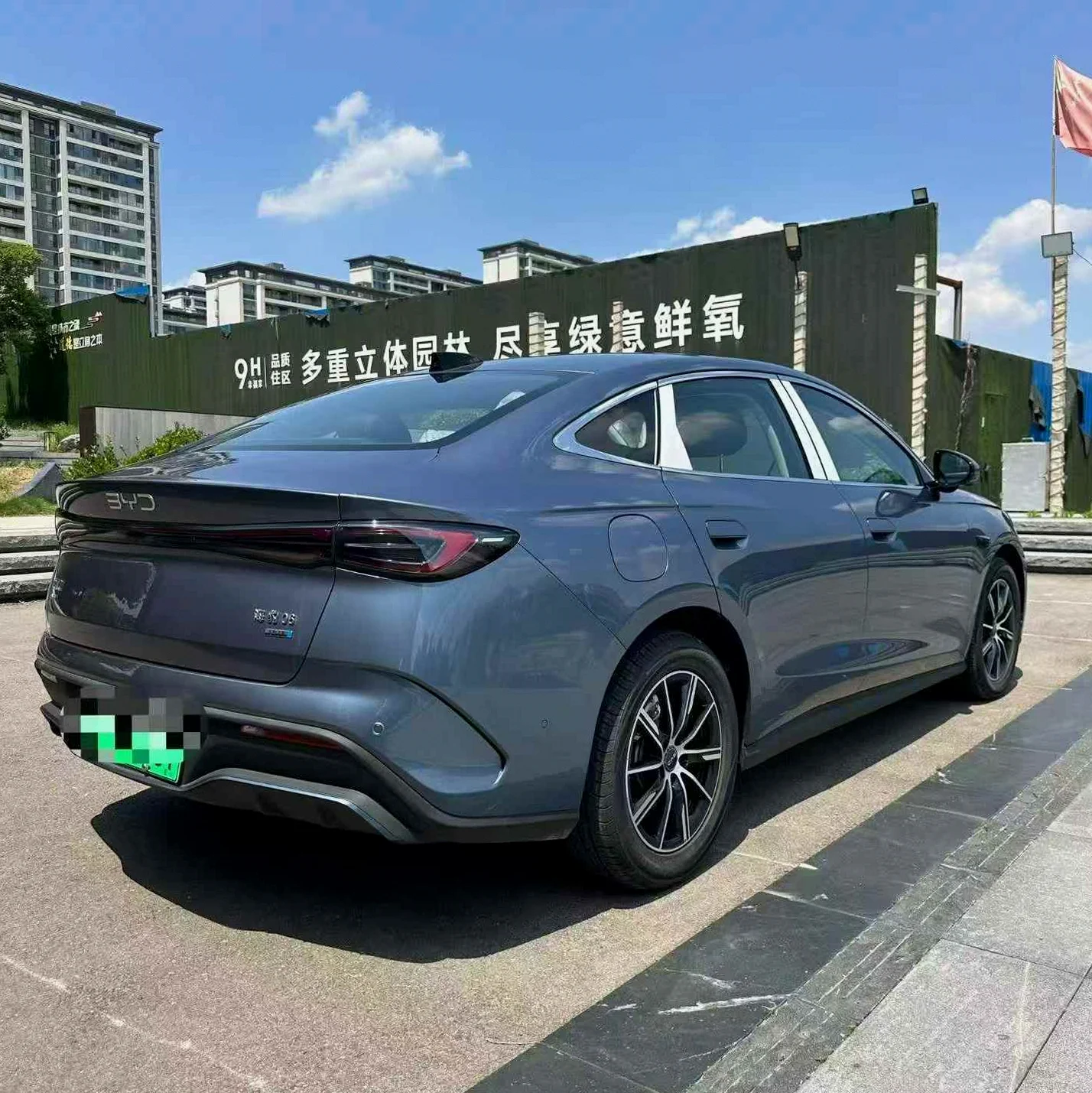 比亚迪海豹 后面外观一