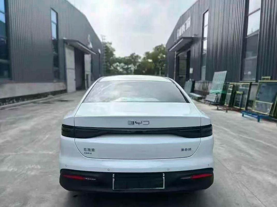 比亚迪海豹 后面外观二