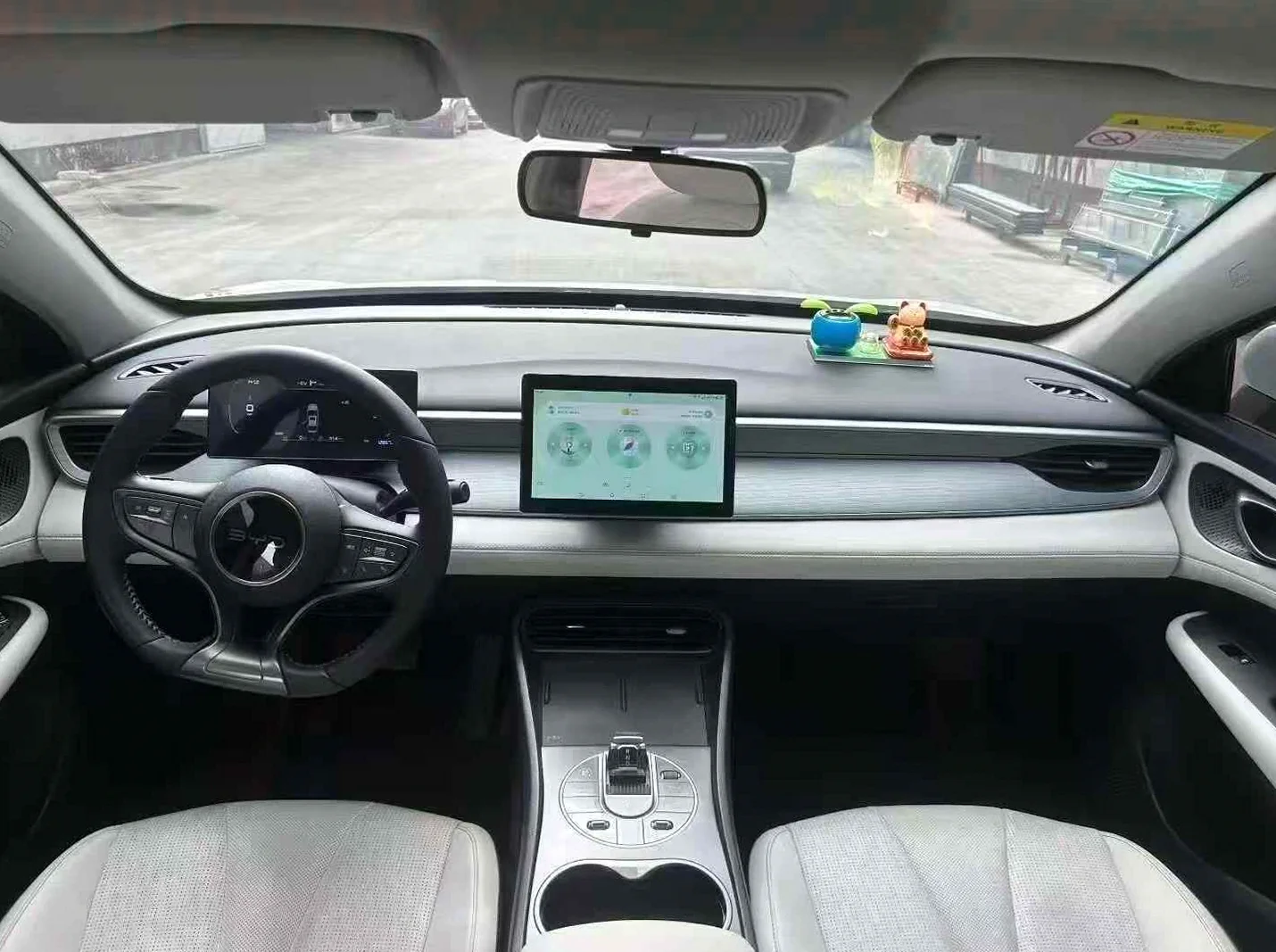 比亚迪海豹 内饰前排