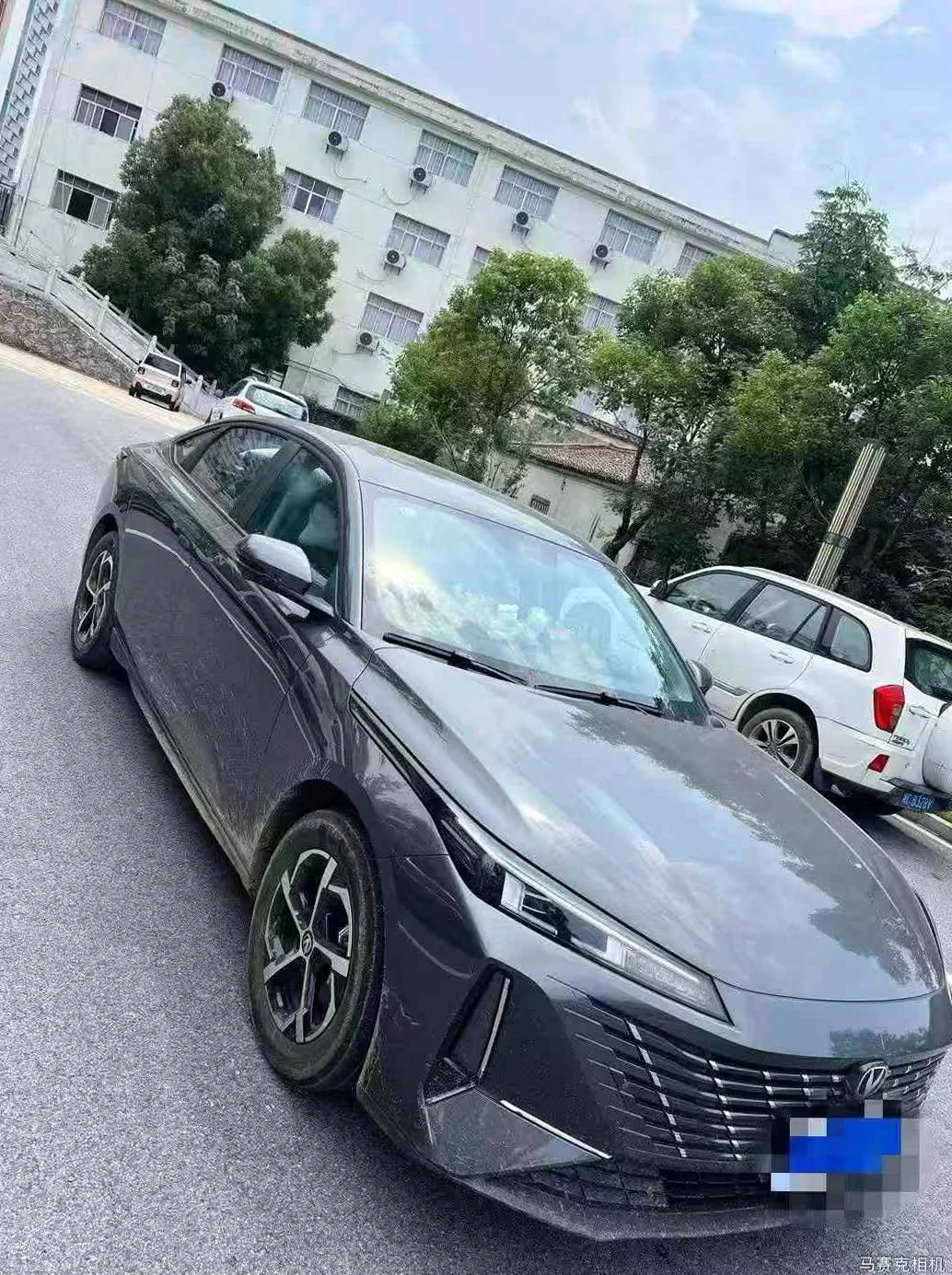 长安汽车逸动 正面外观二